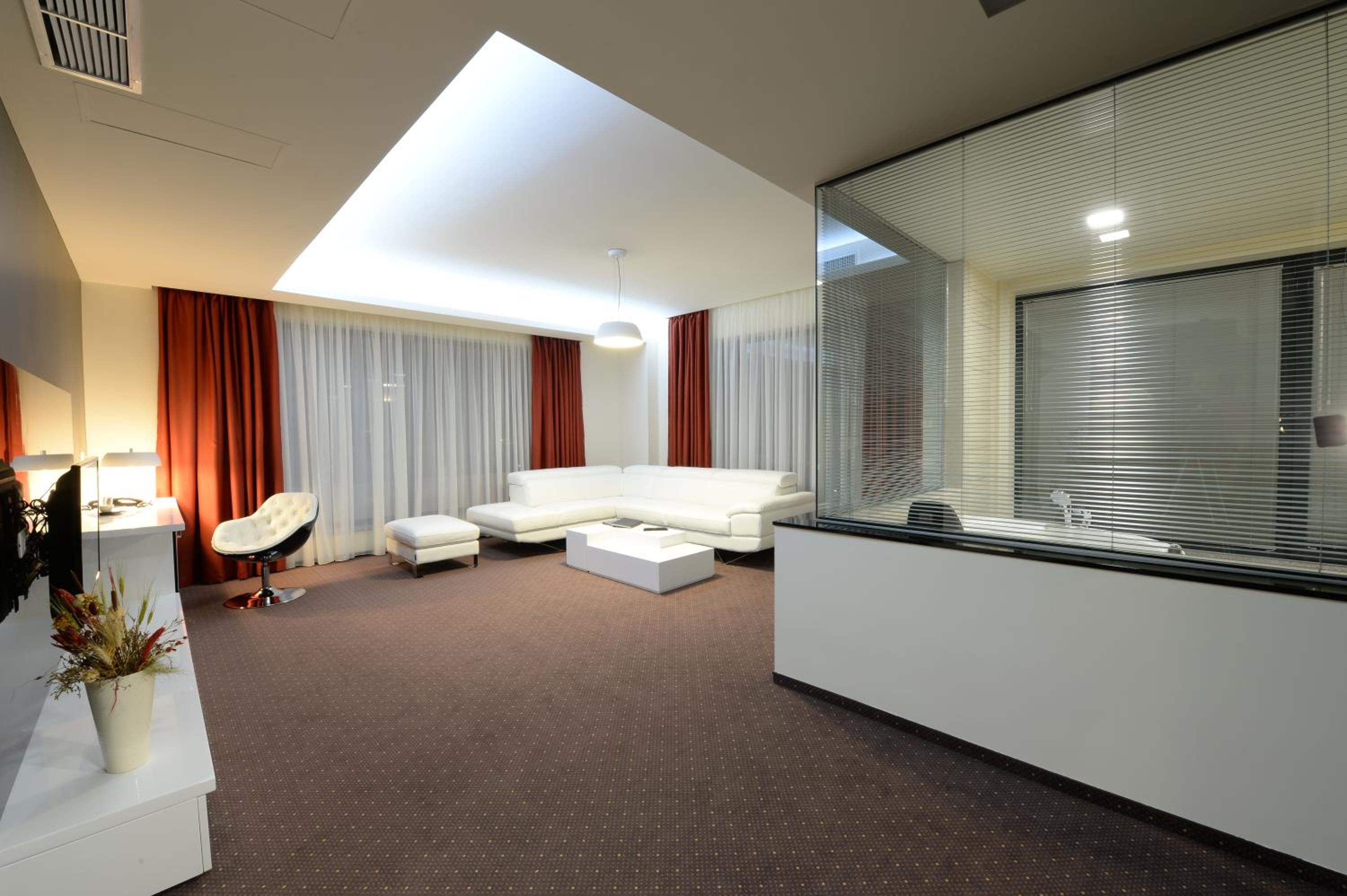 One-Bedroom Suite photo 2