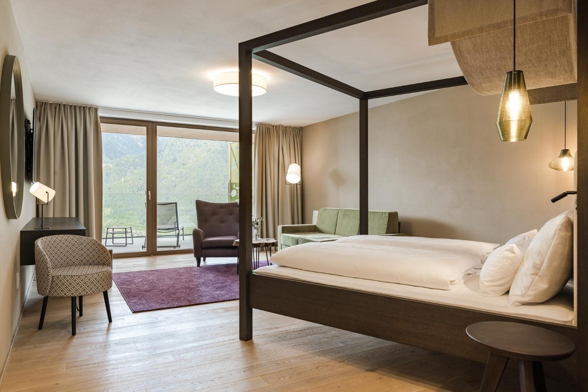Deluxe Suite with Spa Bath photo 1
