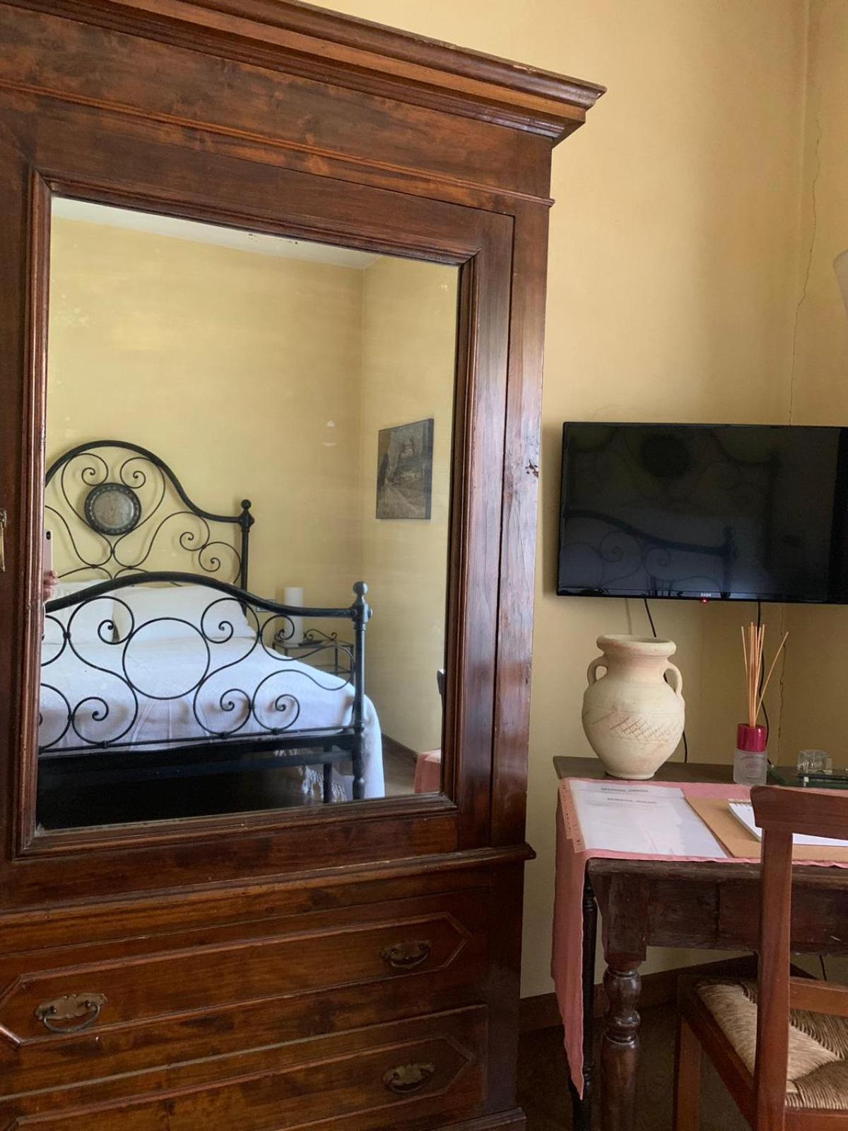 Double Room with Pool View - Photo 16