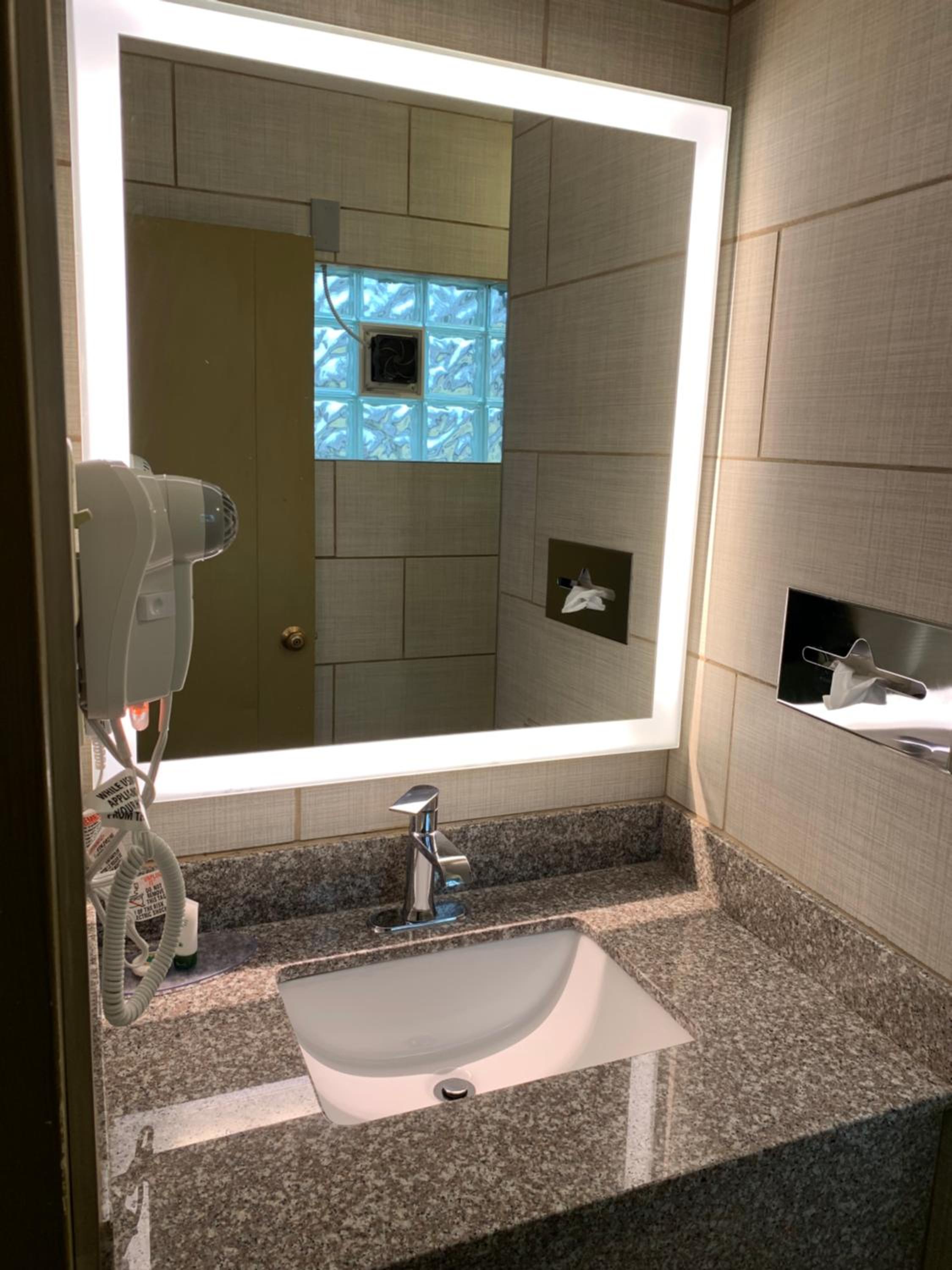 Queen Room with Spa Bath - Smoking - Photo 5