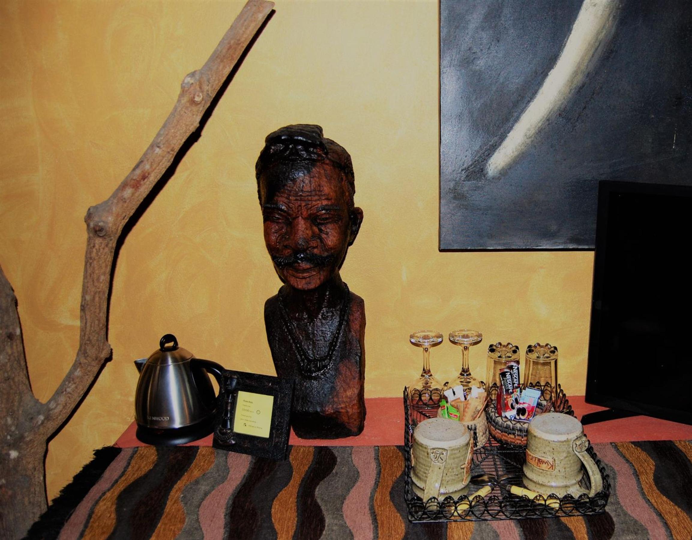 Luxury Suite - Photo 12
