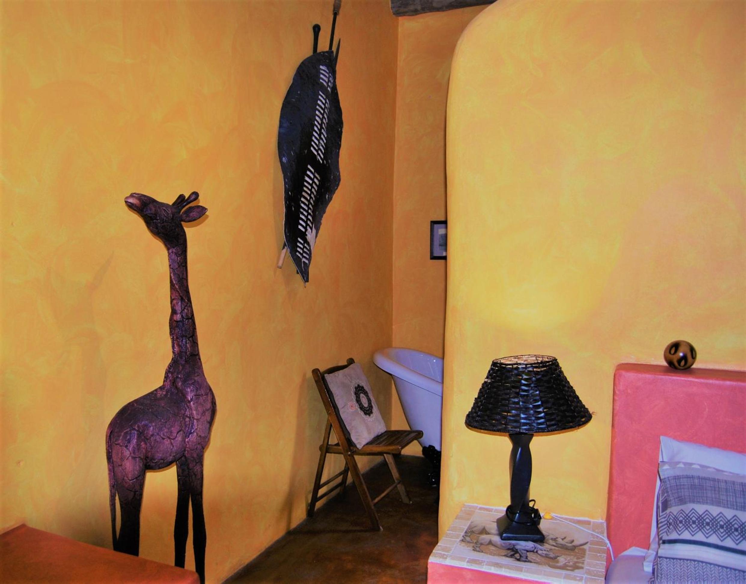 Luxury Suite - Photo 15