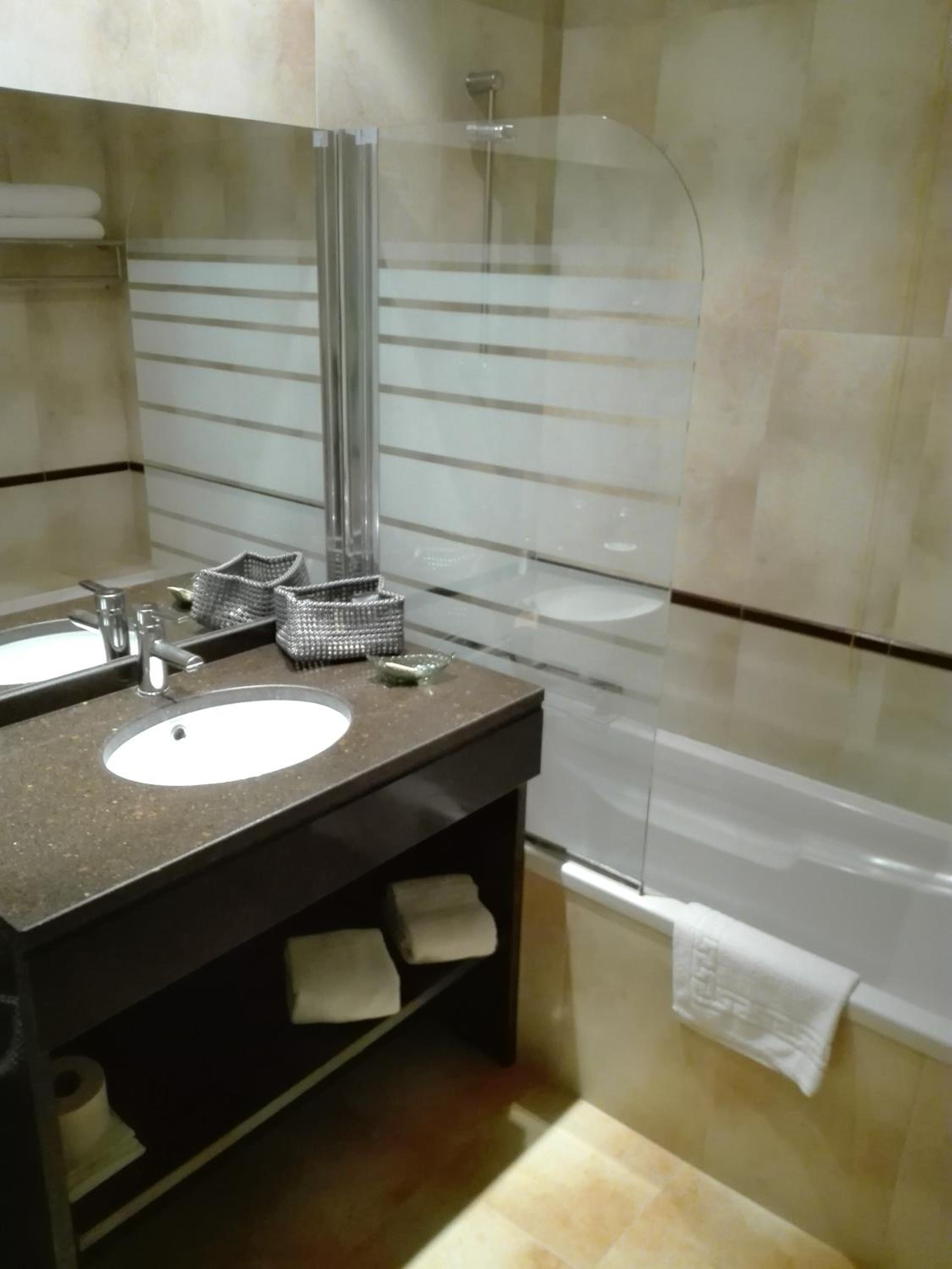 Double Room - Photo 9
