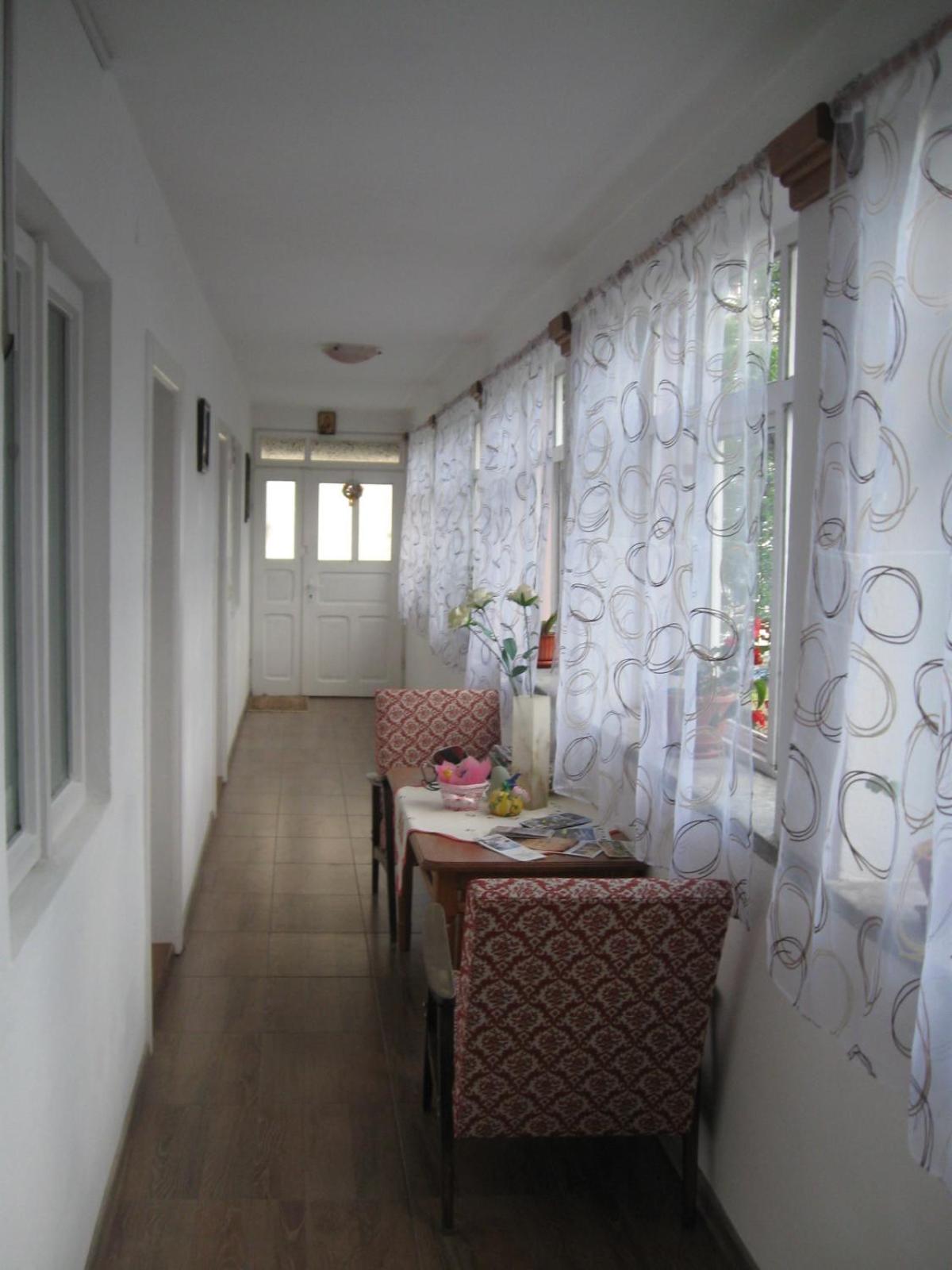Double Room with Private Bathroom - Photo 4