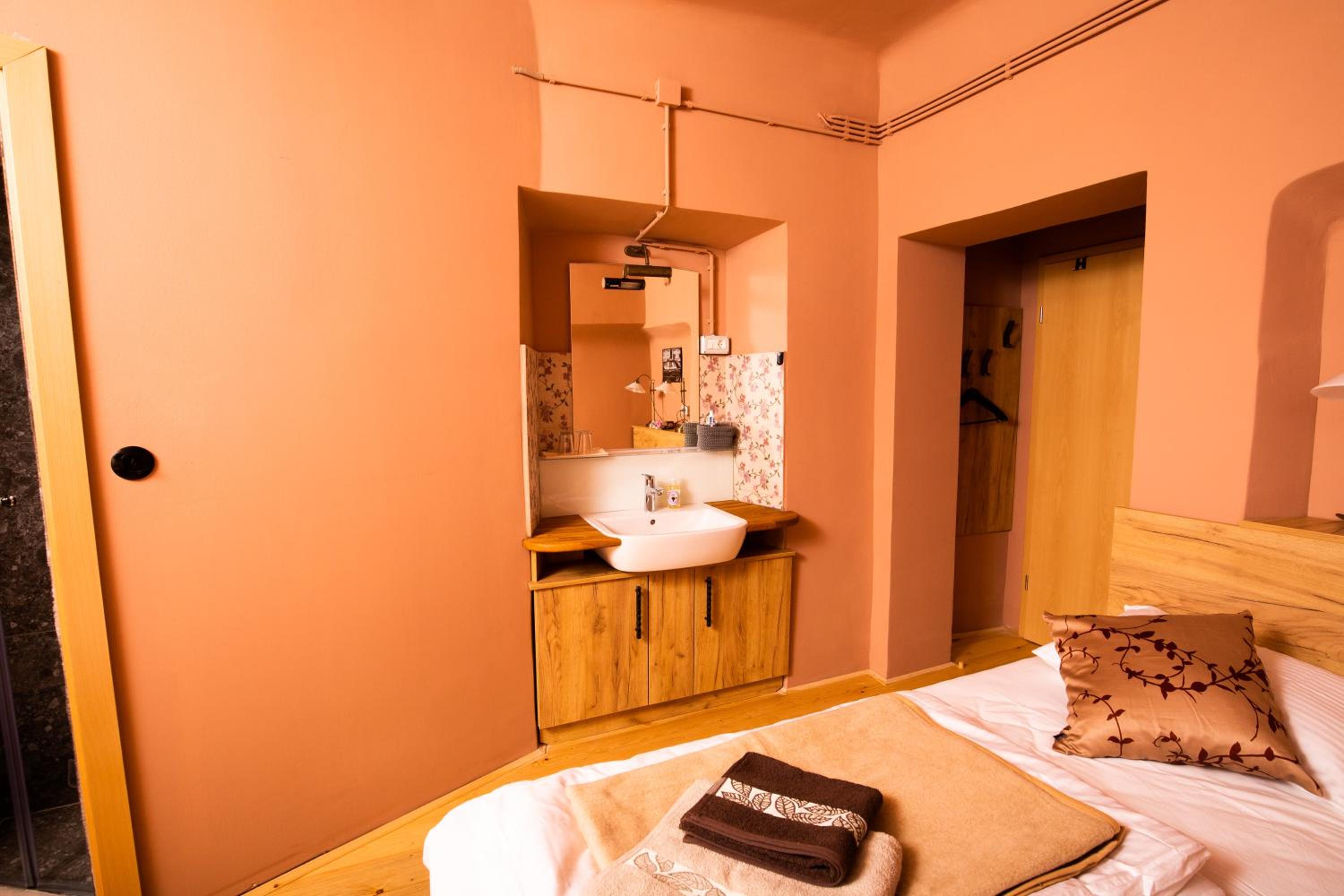 Double Room with Private Bathroom photo 3