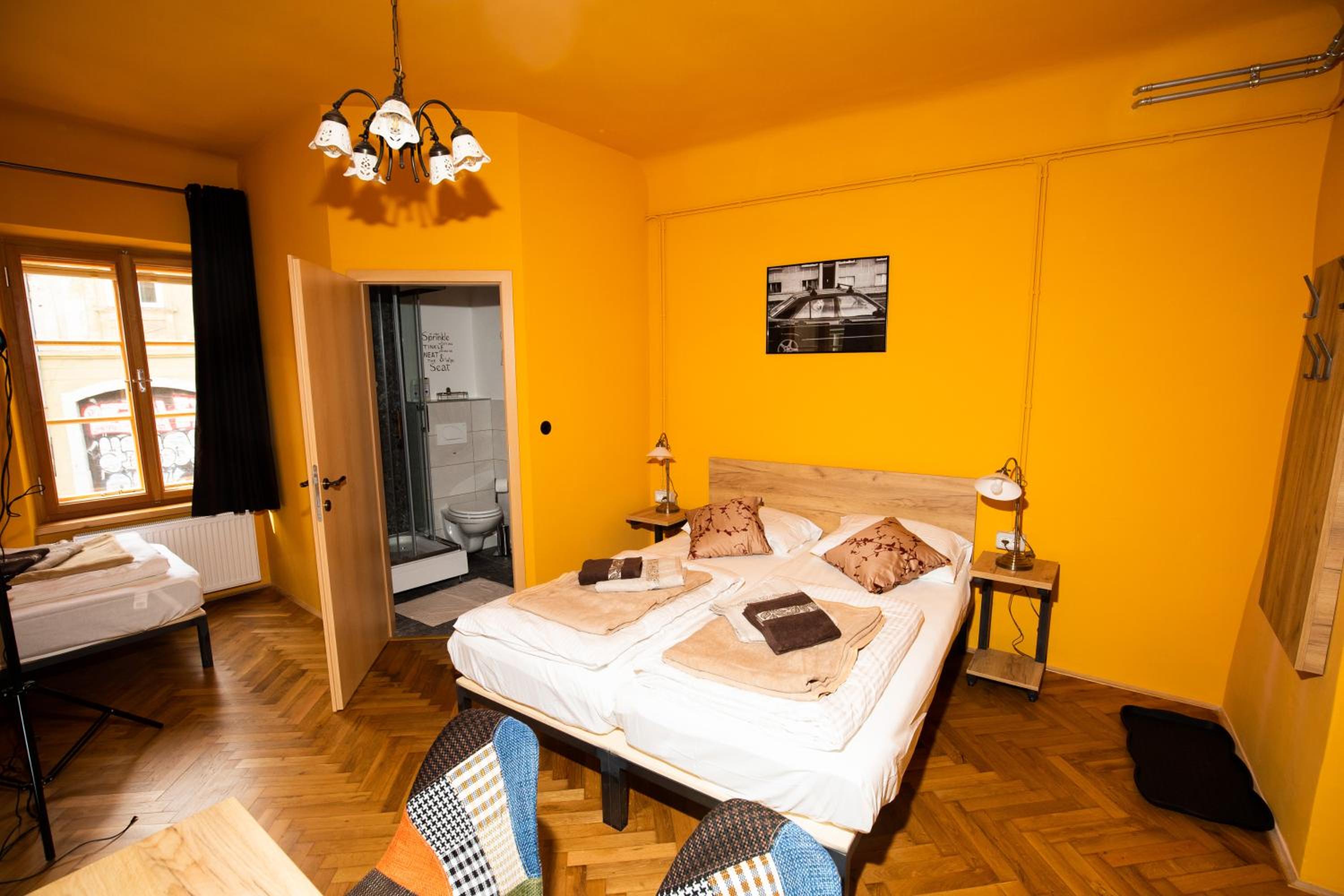 Quadruple Room with Private Bathroom - Photo 10