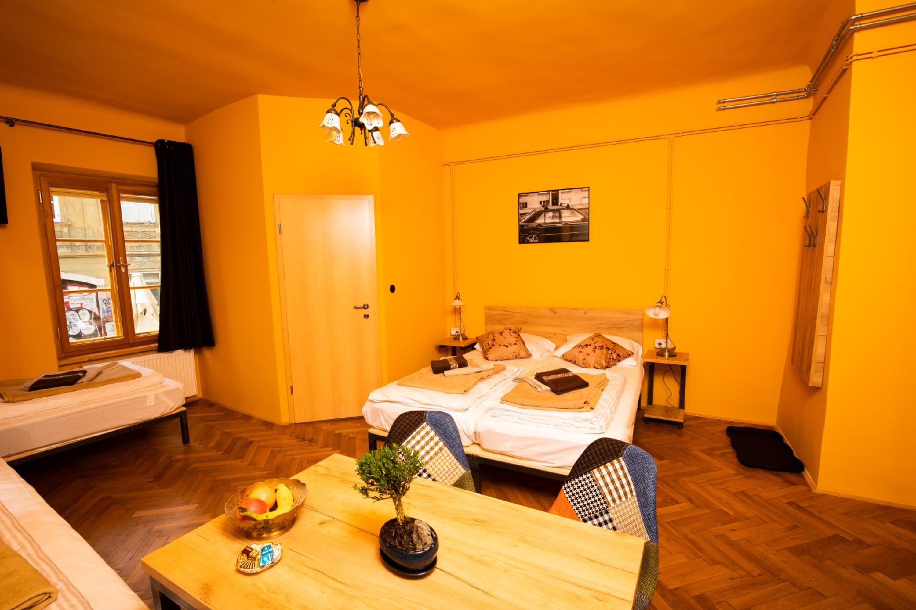 Quadruple Room with Private Bathroom - Photo 3