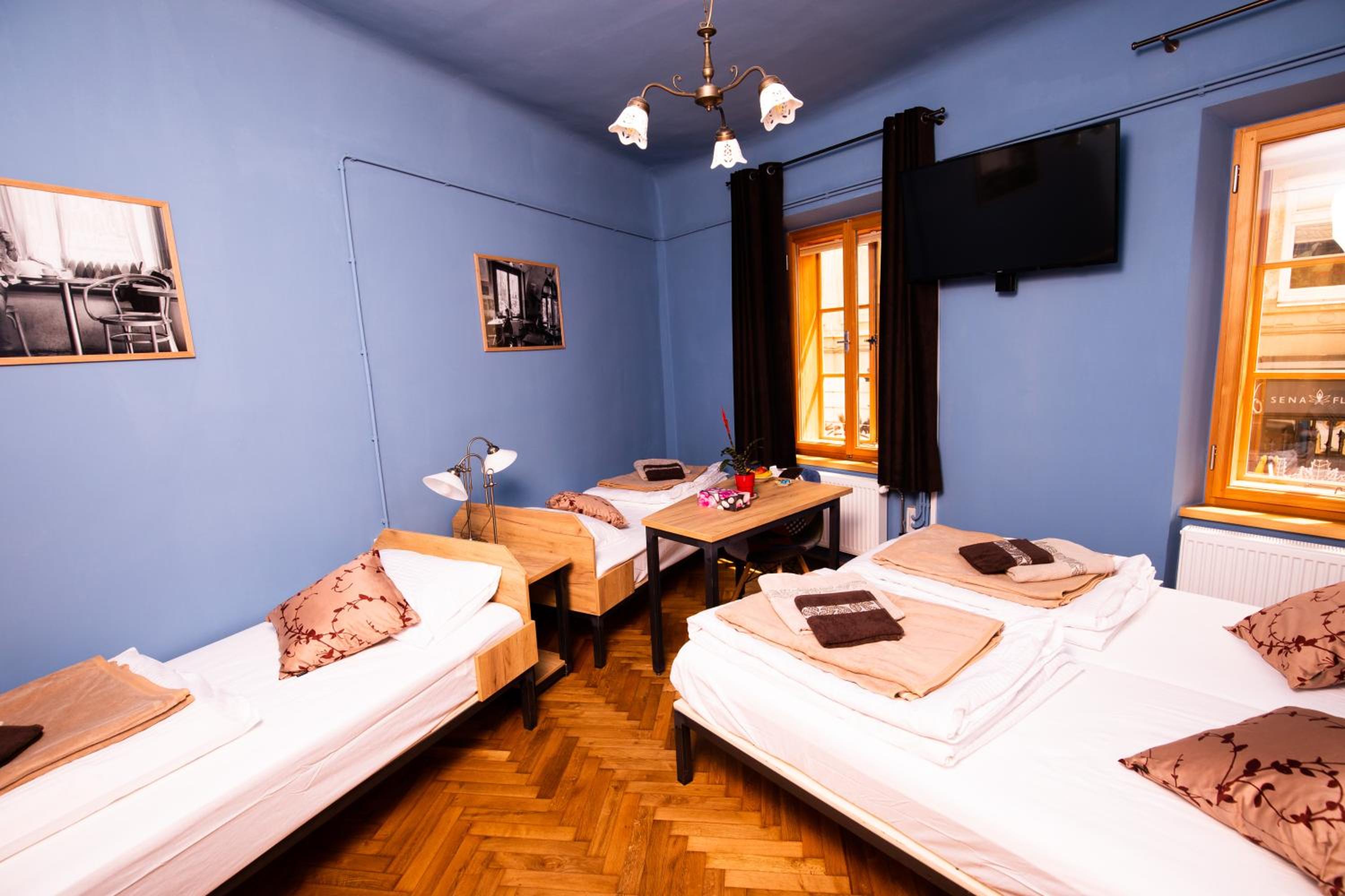 Quadruple Room with Private Bathroom photo 3