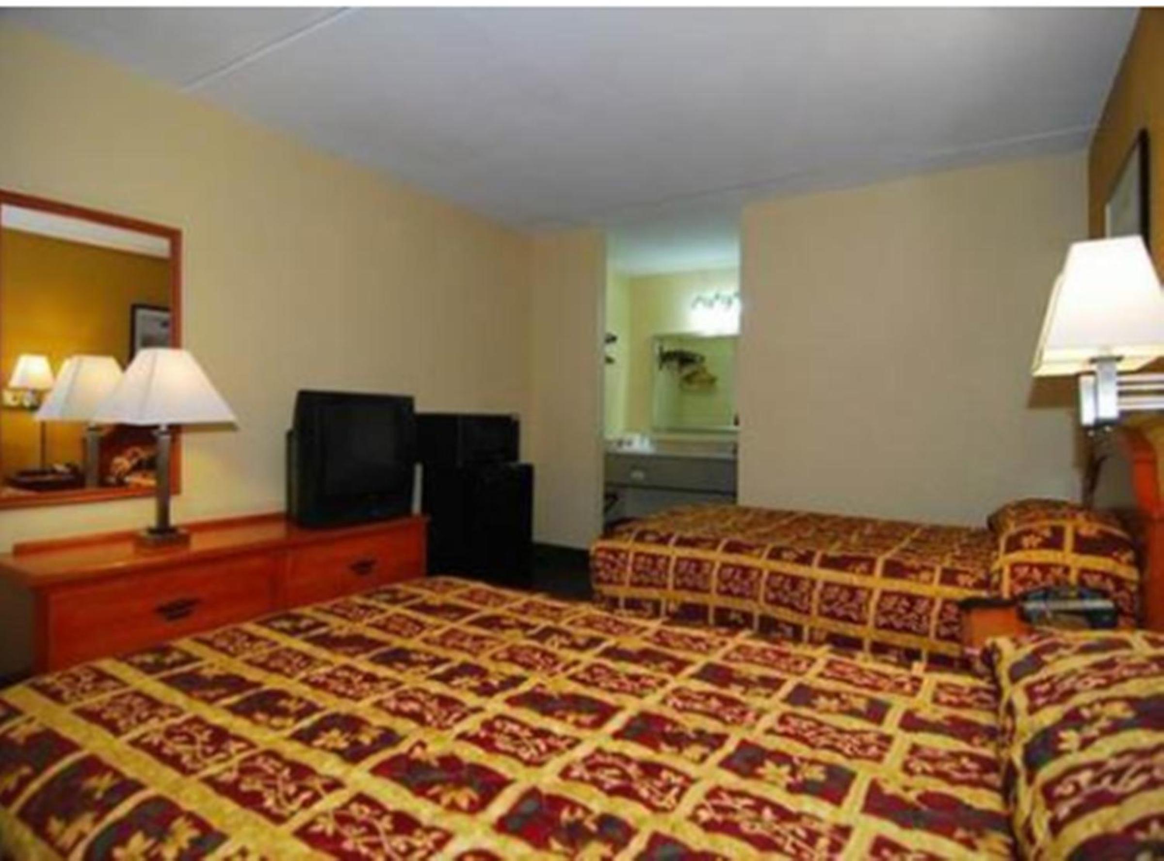Double Room with Two Double Beds - Smoking - Photo 2