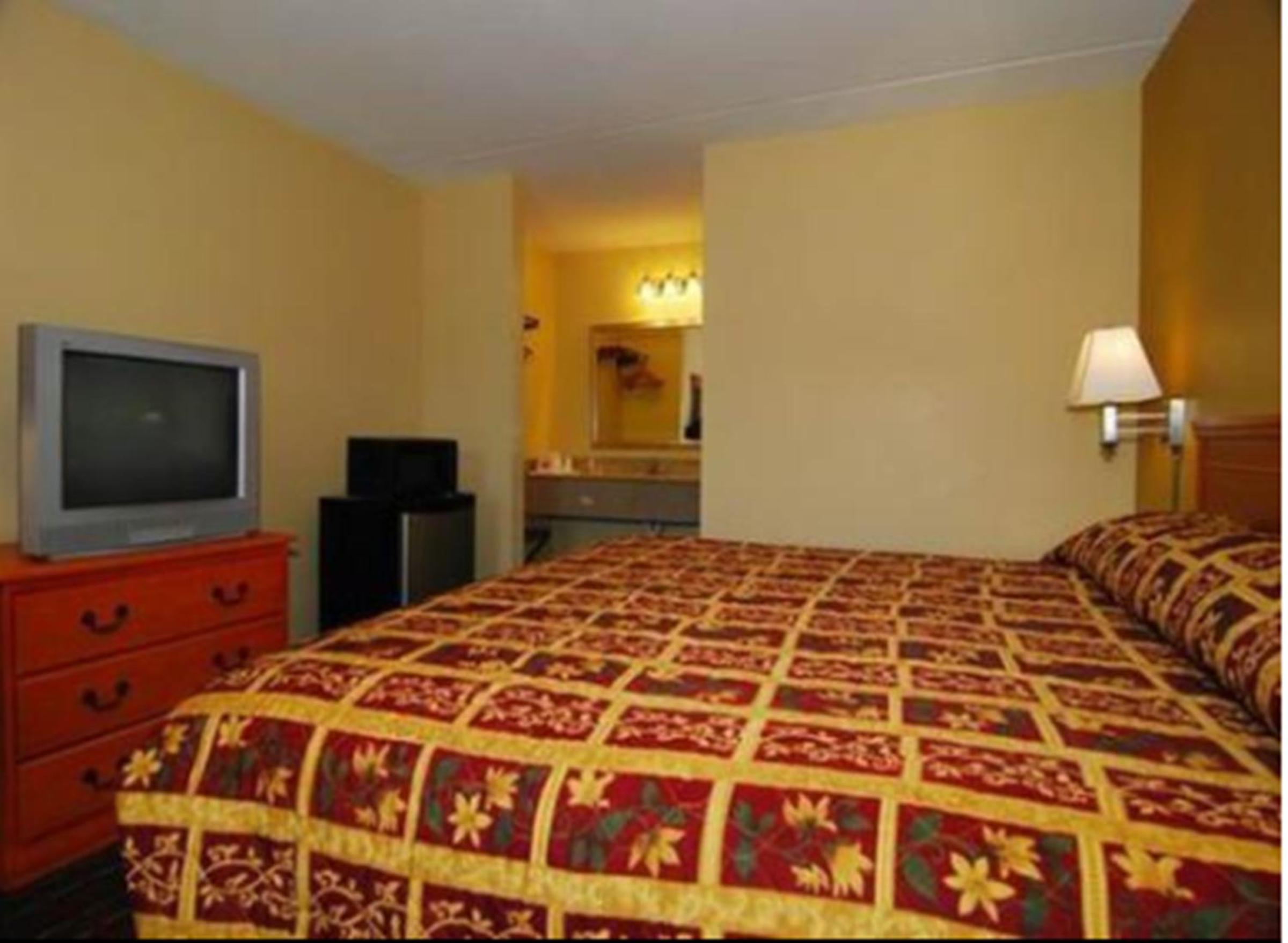 King Room - Non-Smoking - Photo 2