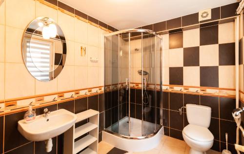 Family Room with Bathroom photo 1