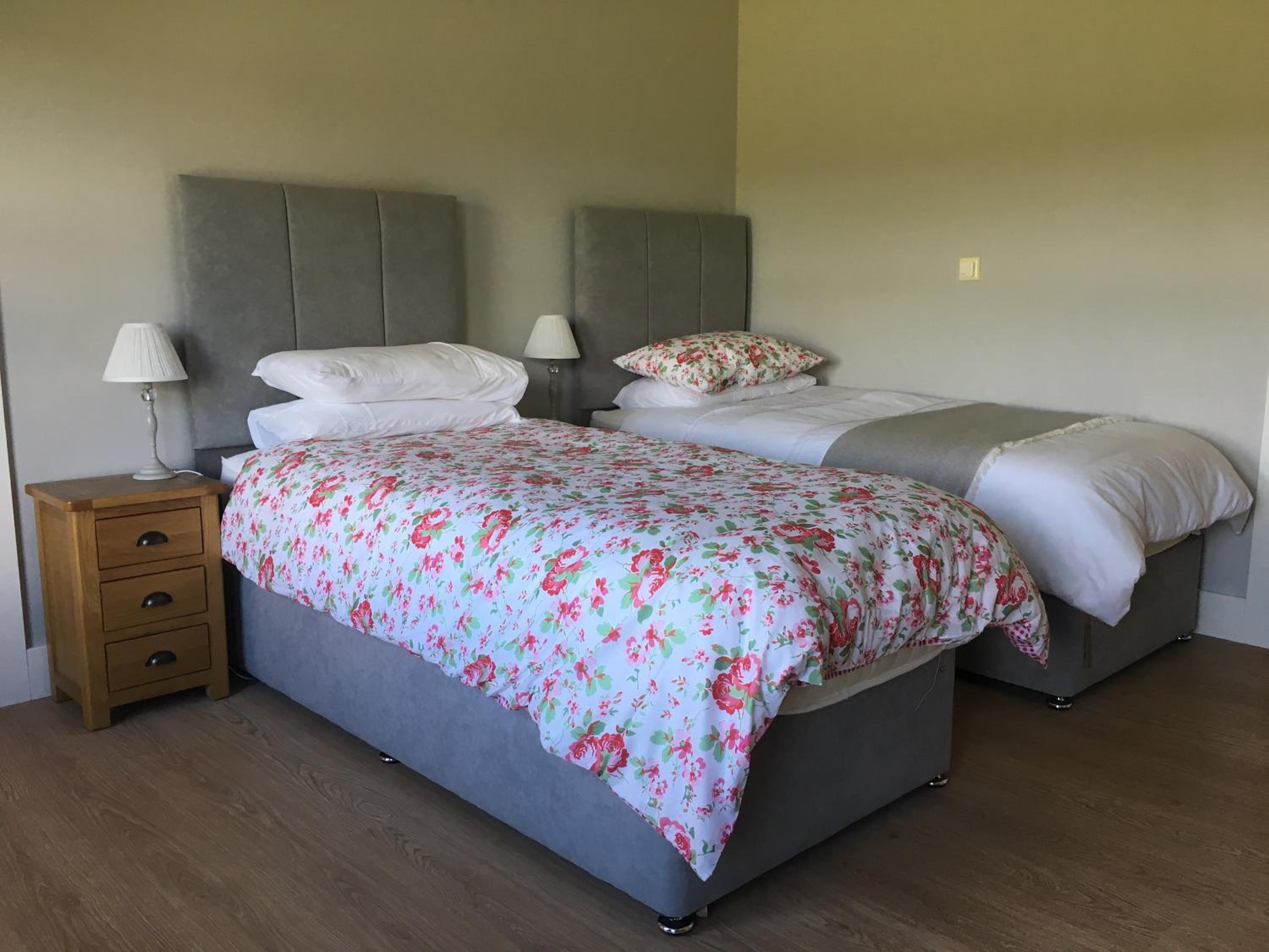 Twin Room - Photo 1