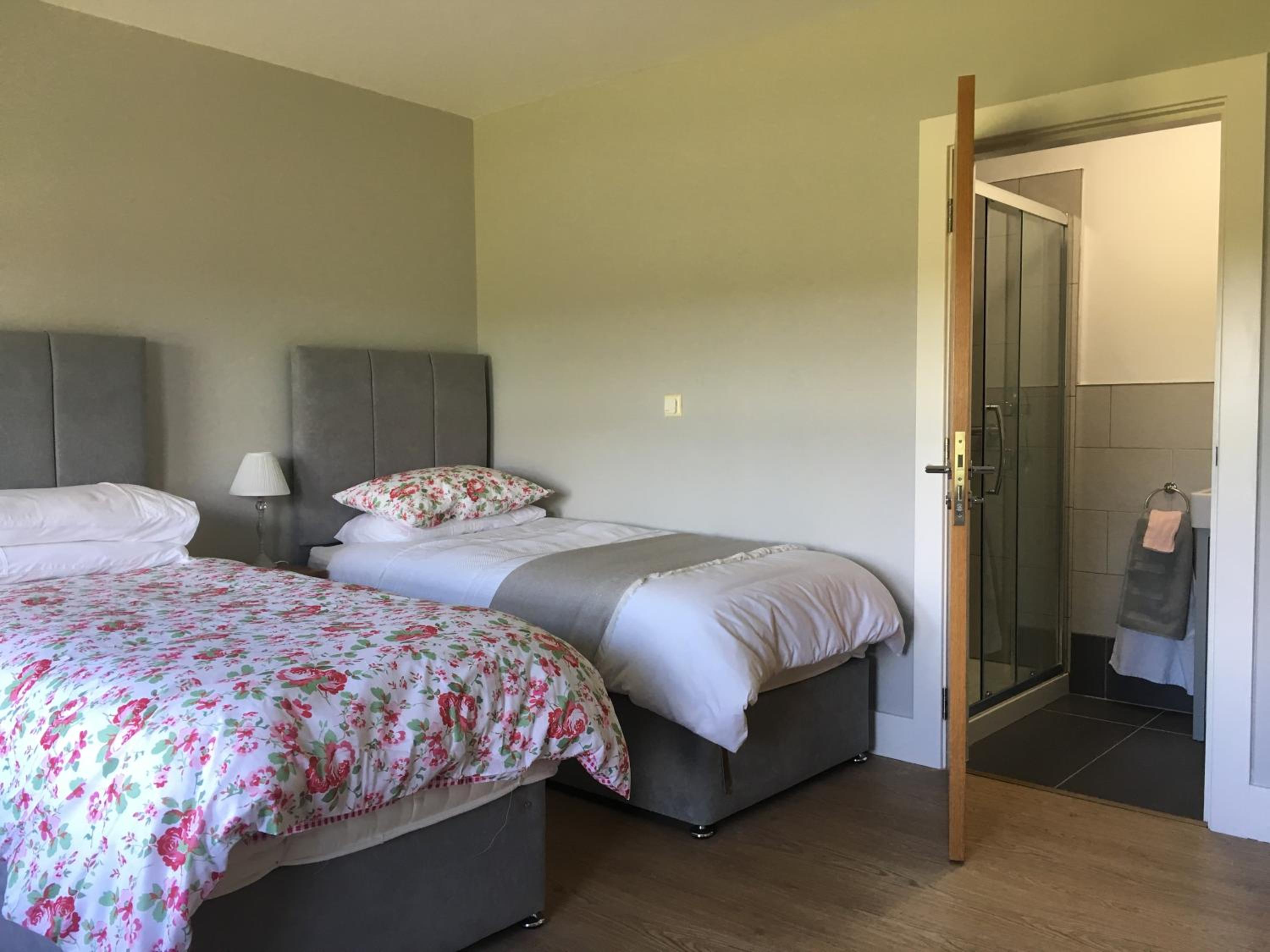 Twin Room - Photo 4