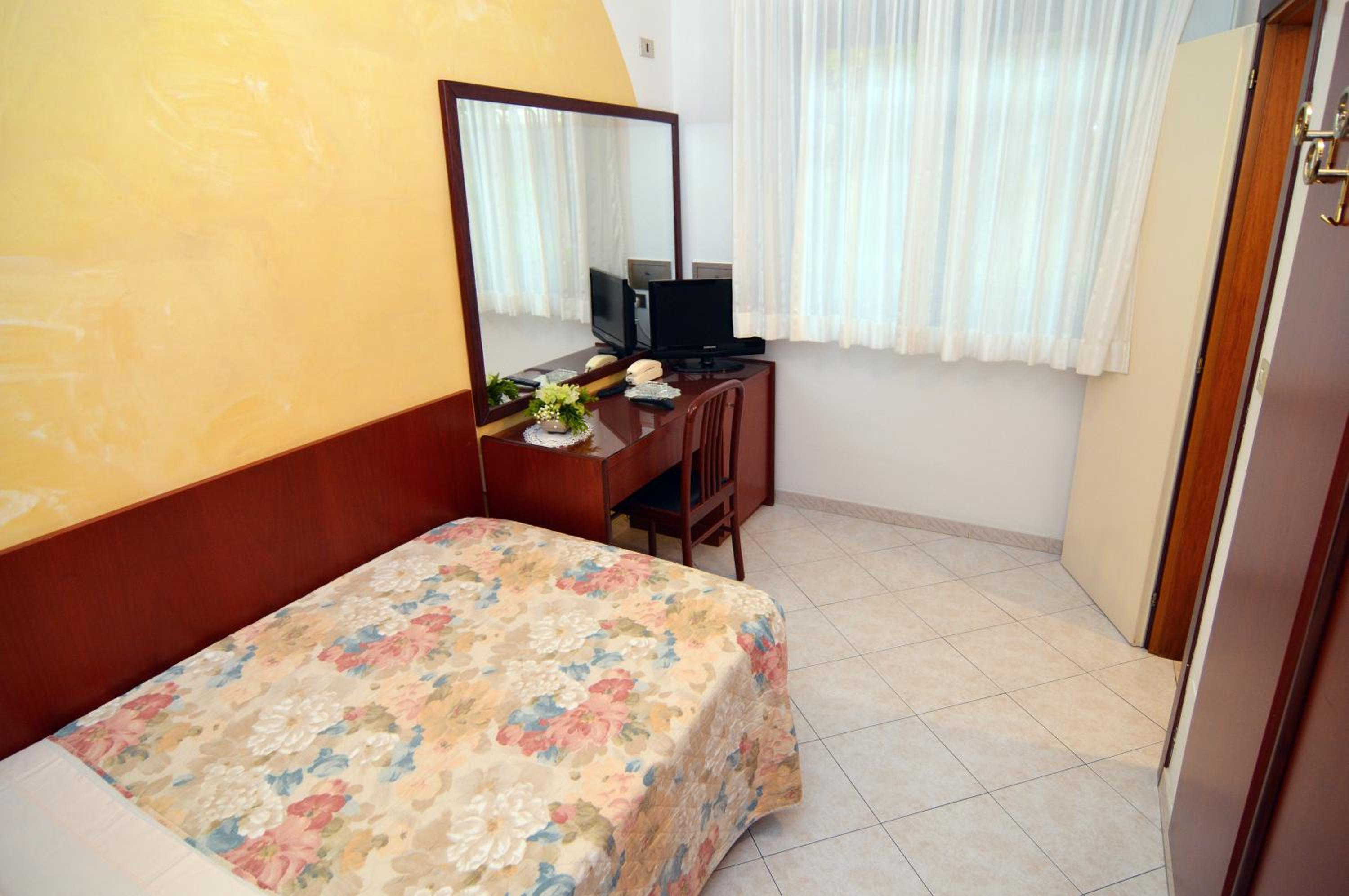 Single Room photo 2
