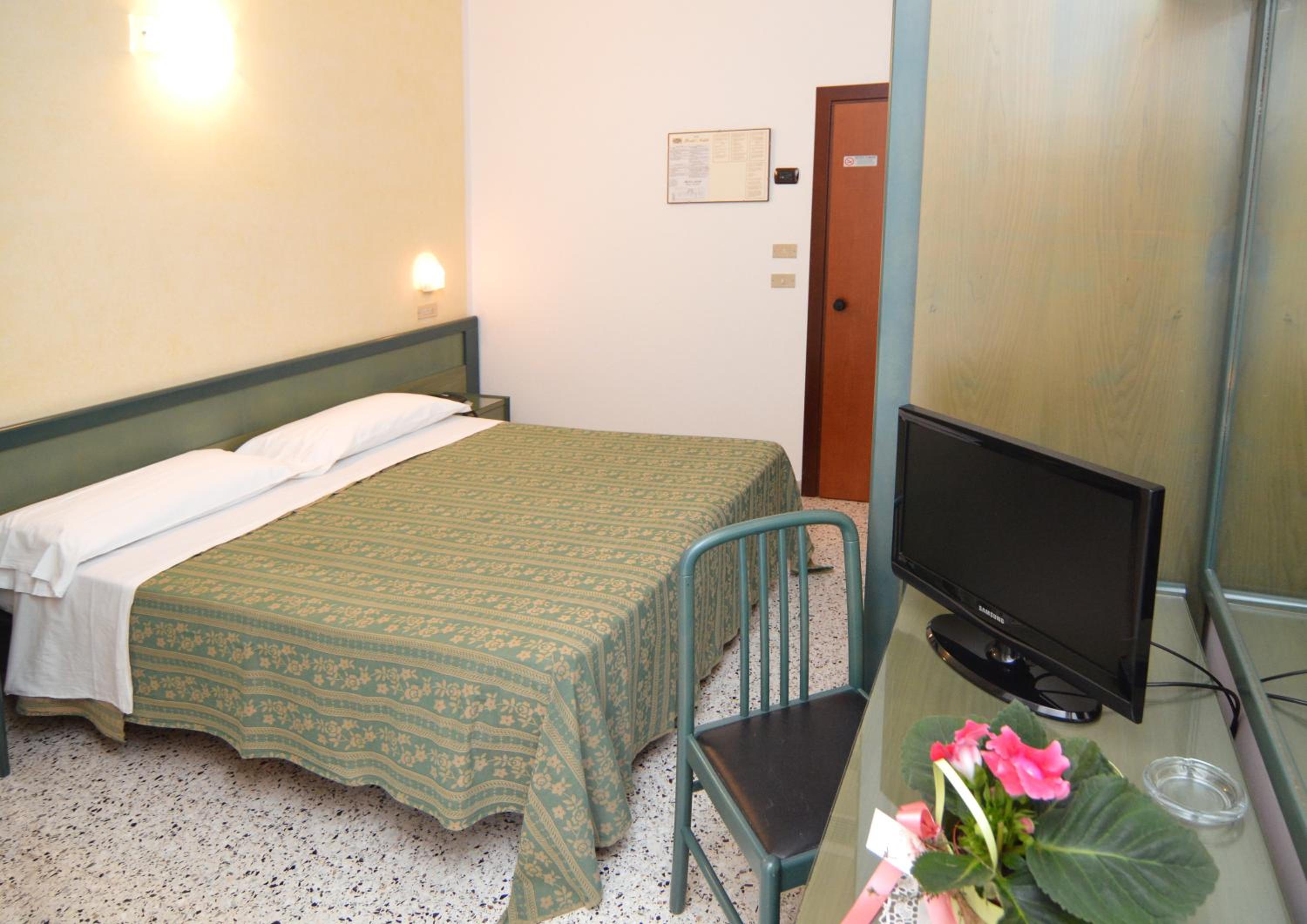 Double or Twin Room with Balcony photo 2