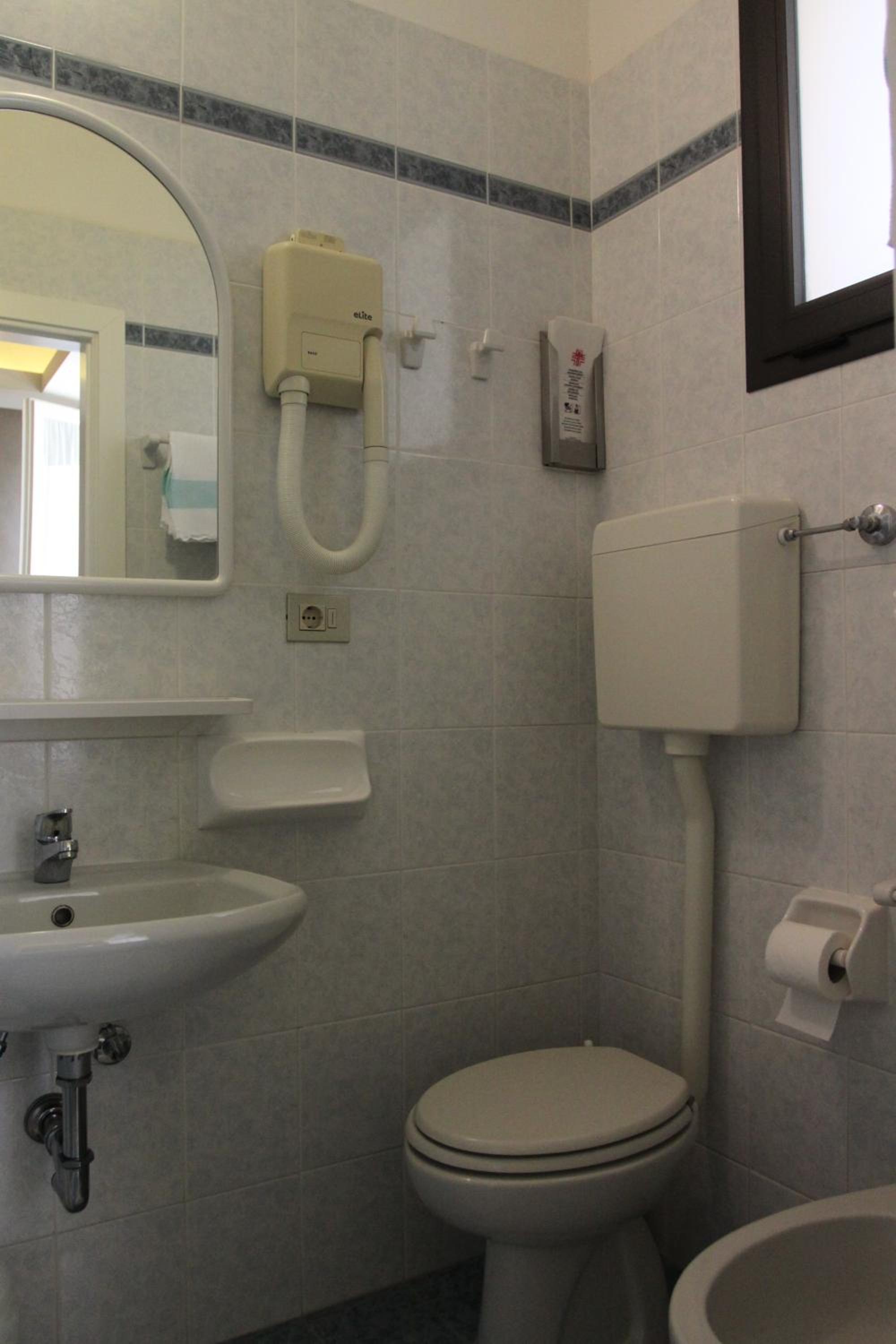 Double or Twin Room with Balcony photo 3