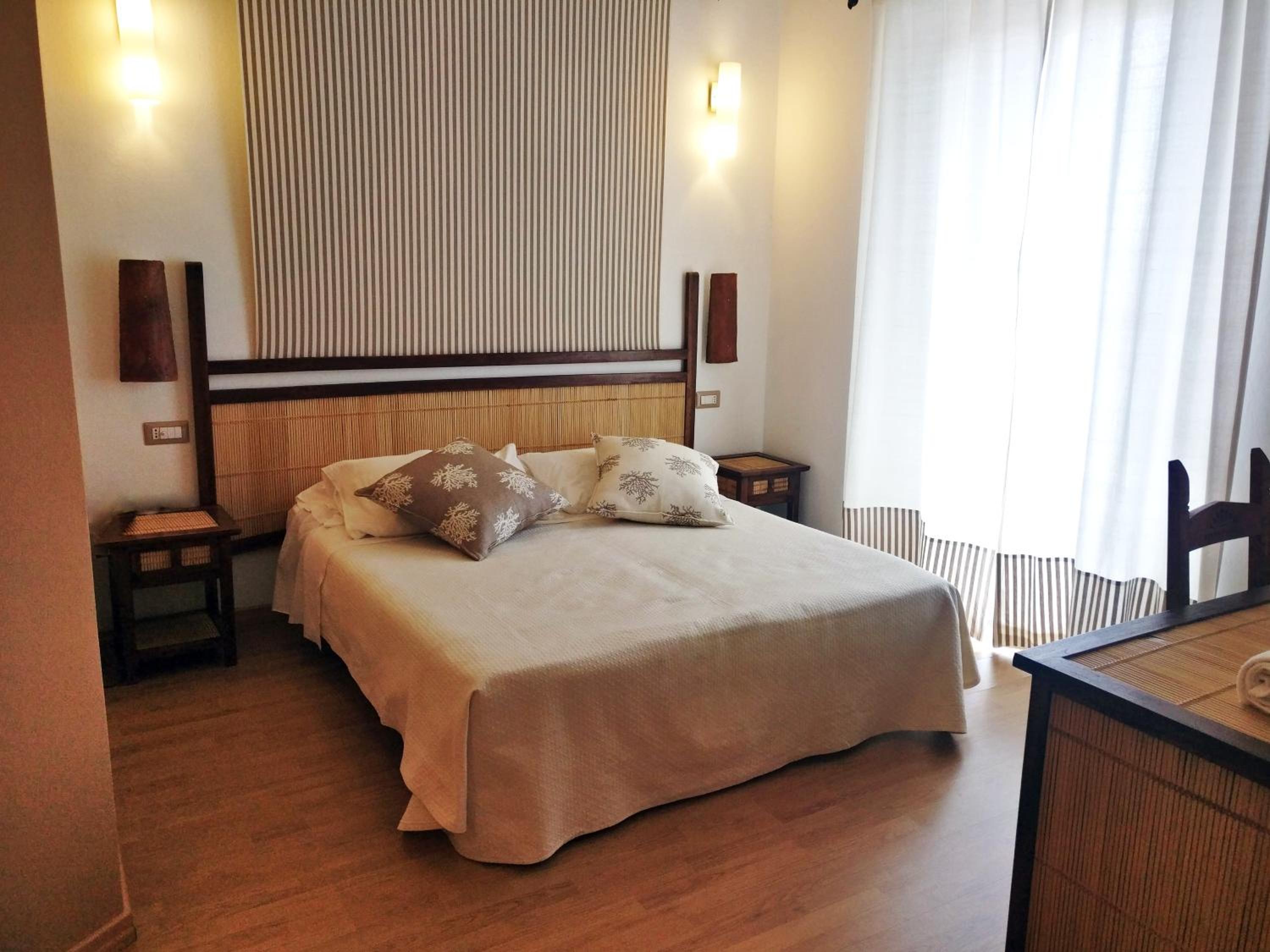 Double or Twin Room - Photo 3
