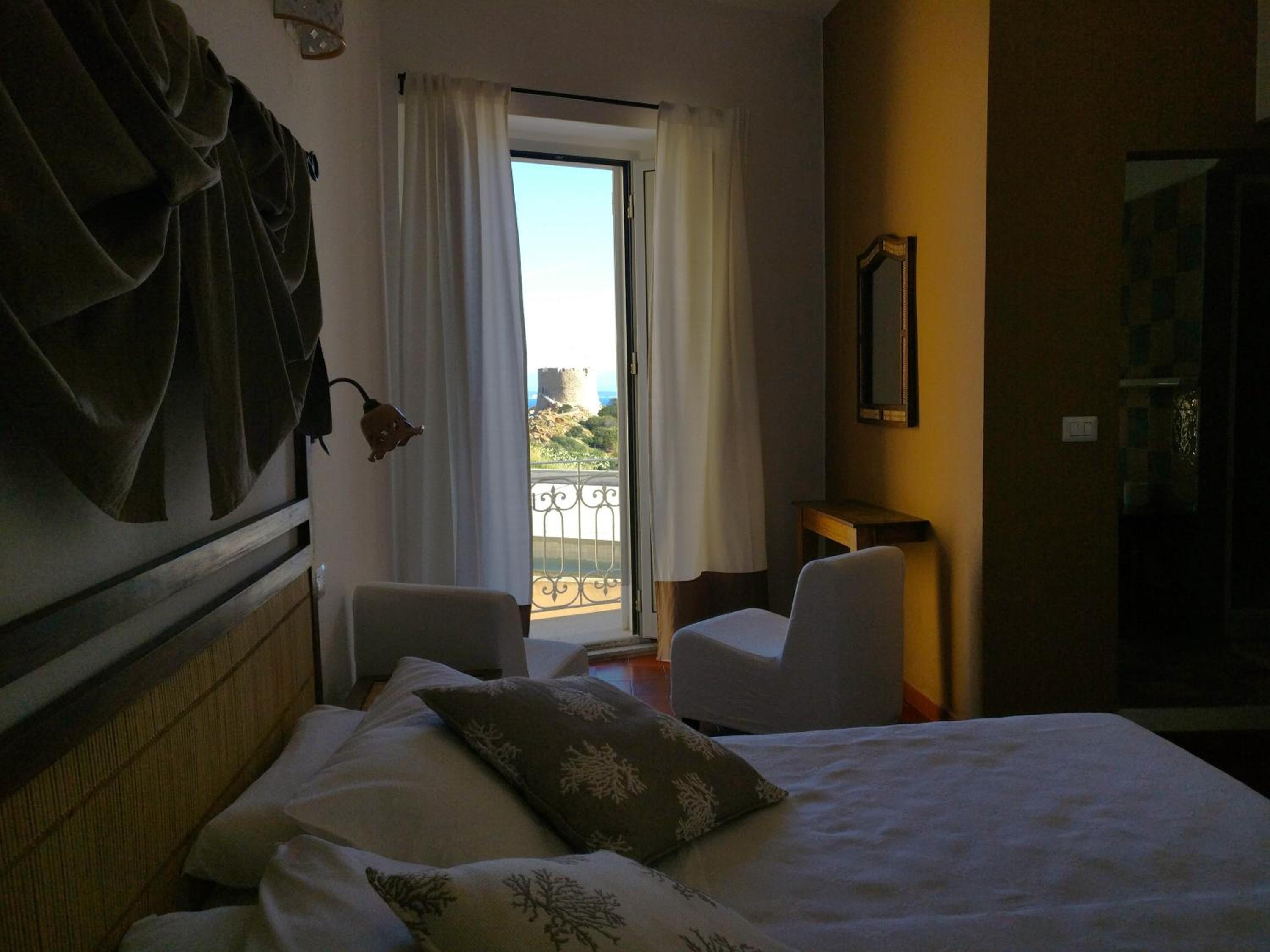 Double or Twin Room with Sea View - Photo 9