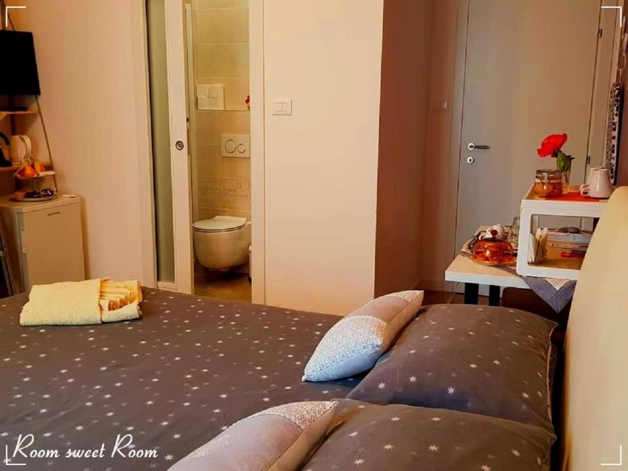 Double Room with Private Bathroom - Photo 13
