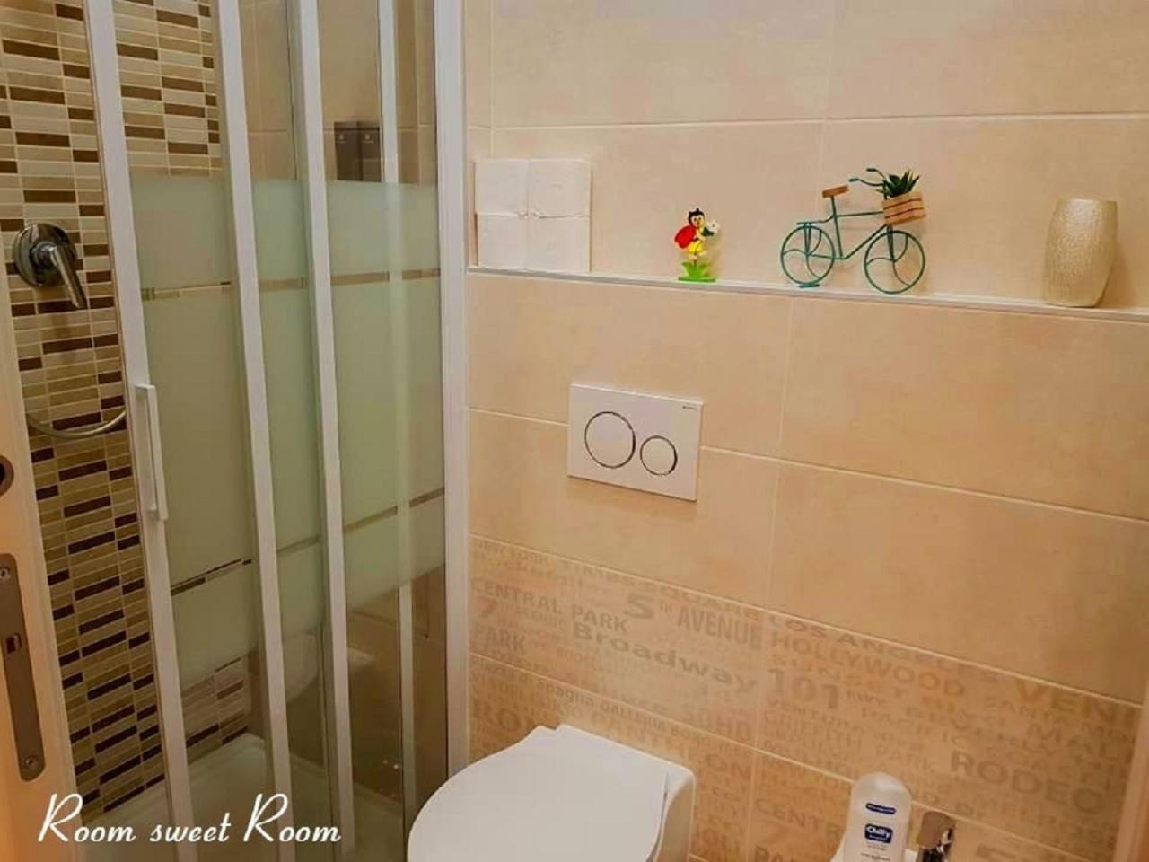 Double Room with Private Bathroom - Photo 11