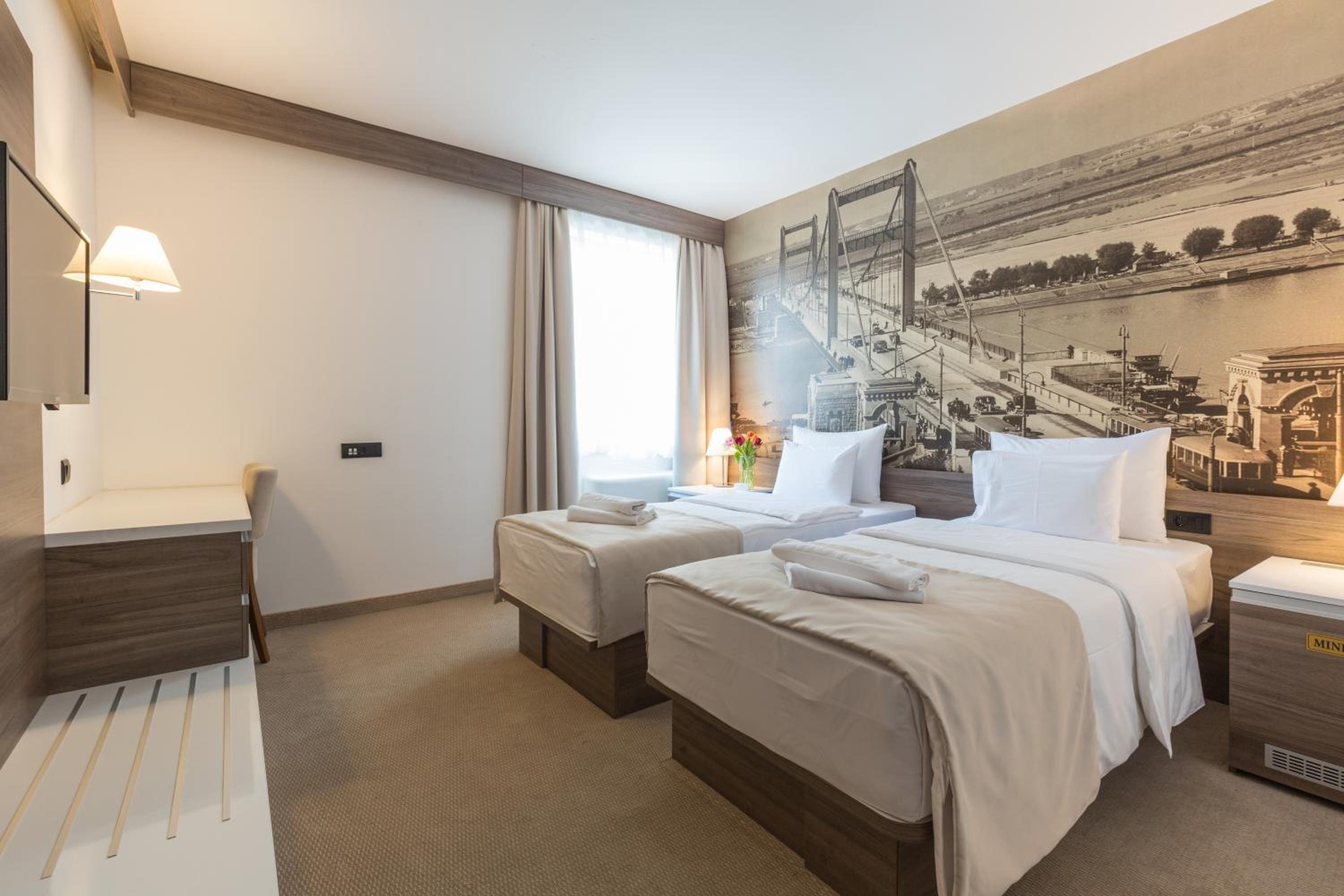Standard Double or Twin Room - Photo 4