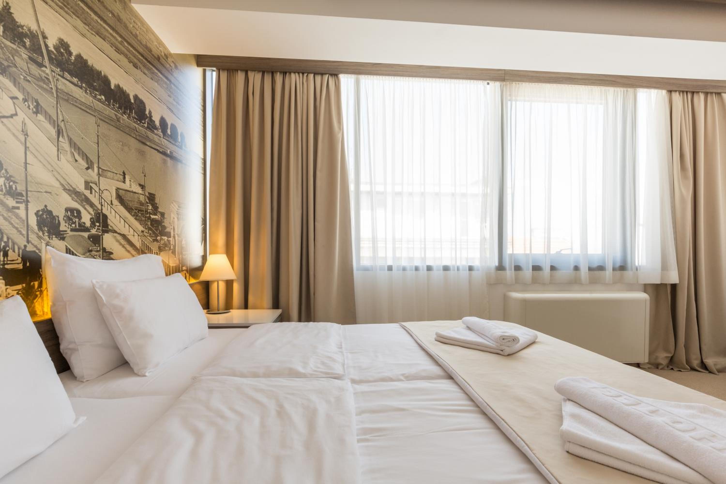Standard Double or Twin Room - Photo 7