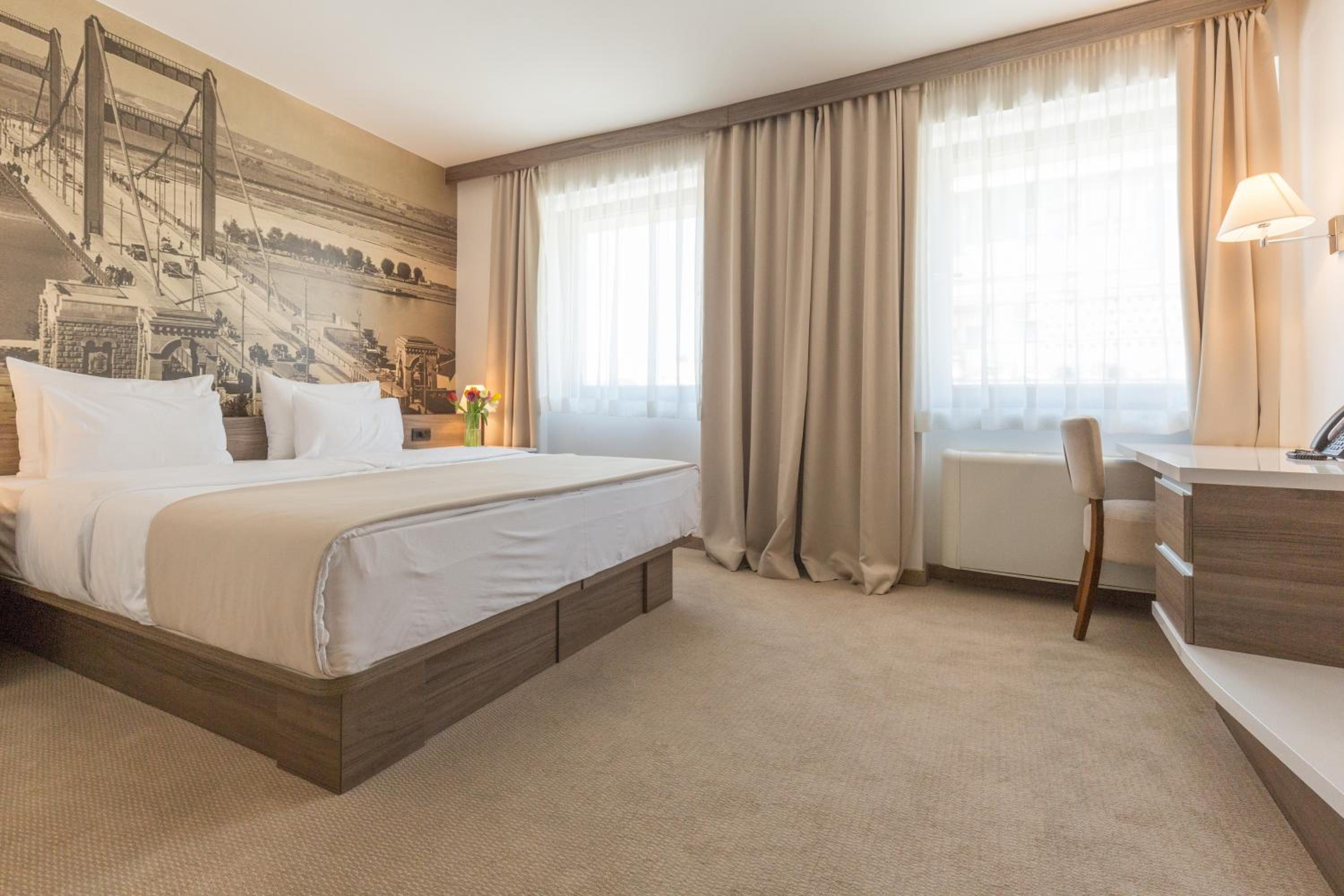 Deluxe Queen Room