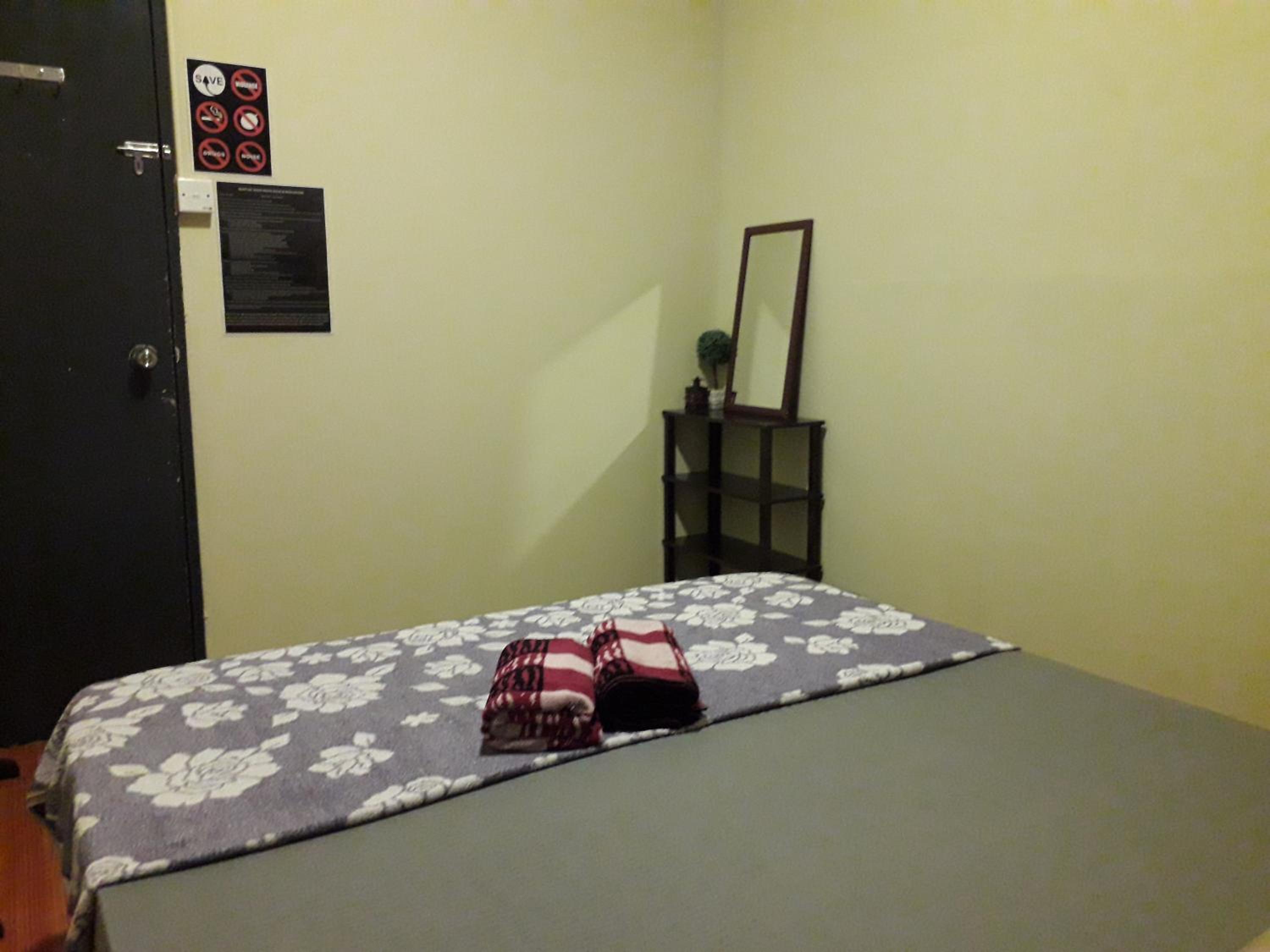 Queen Room photo 2