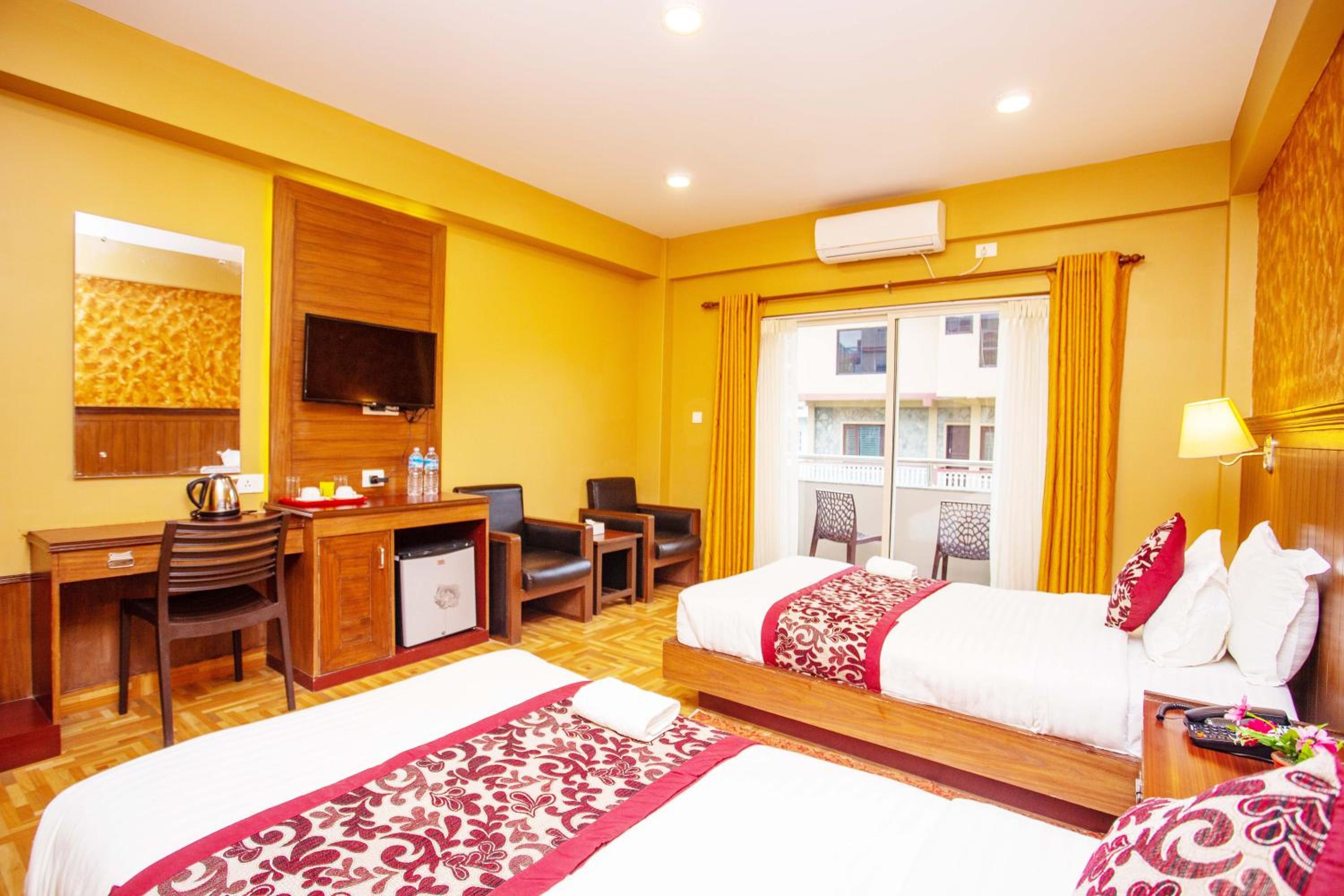 Deluxe Family Room - Photo 3