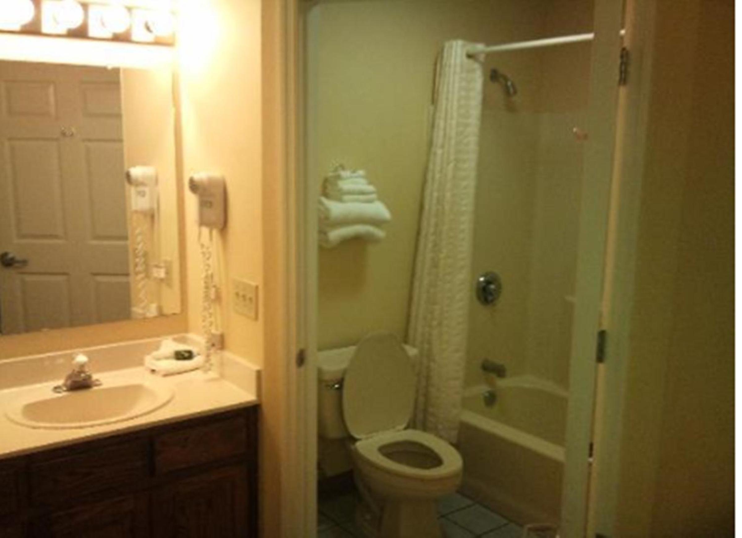 King Room - Non-Smoking - Photo 4