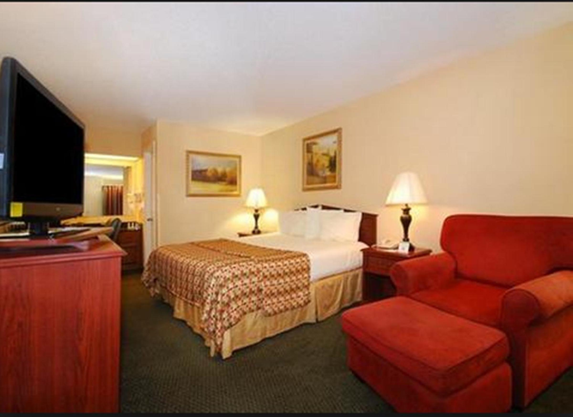 King Room - Non-Smoking - Photo 2