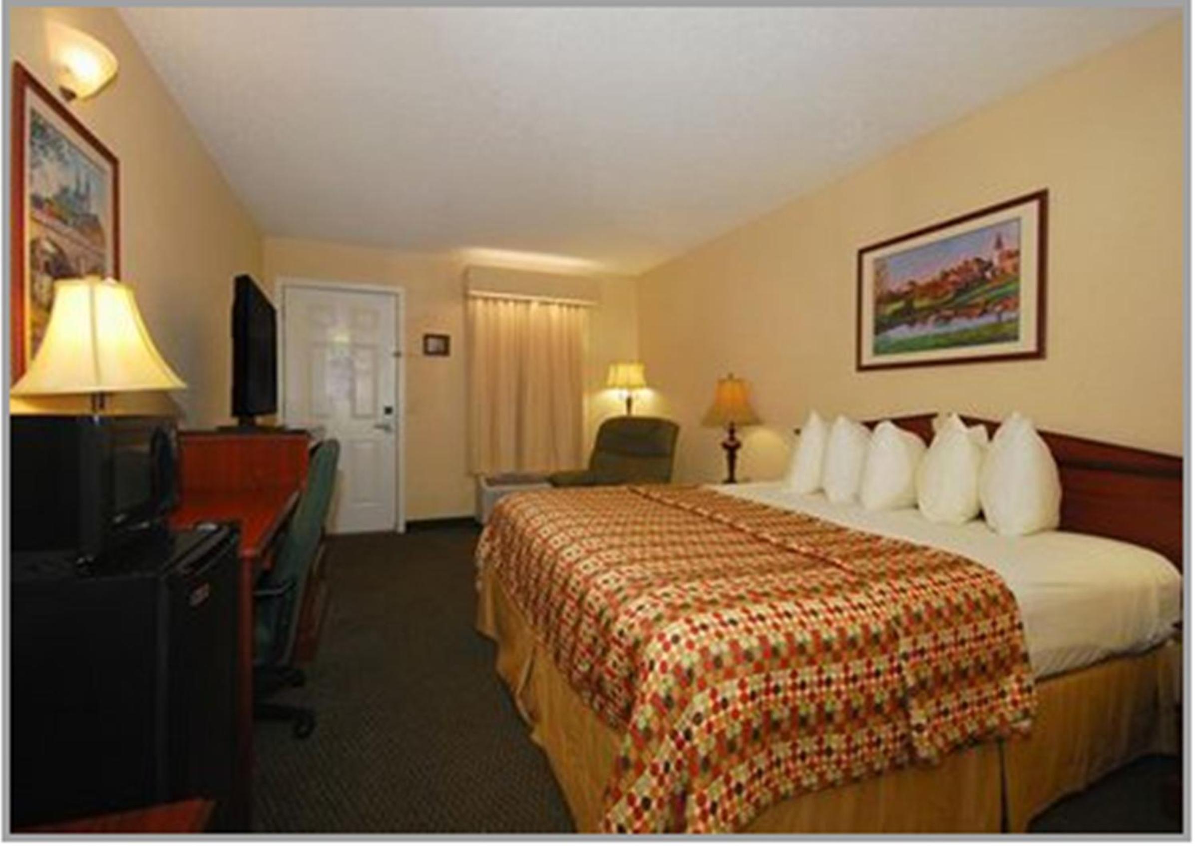 King Room - Non-Smoking - Photo 3