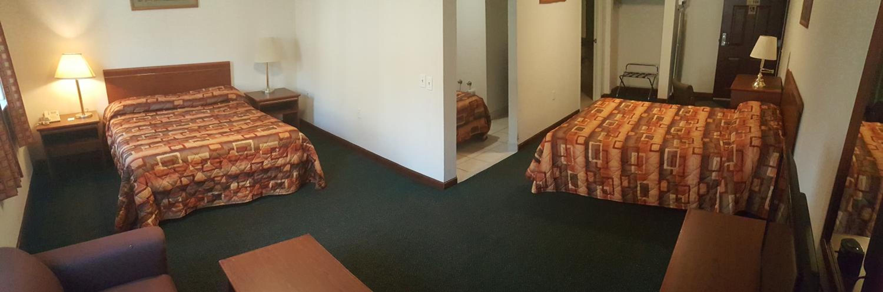 Three-Bedroom Suite photo 3