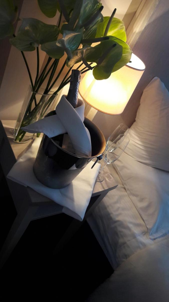 Standard Double or Twin Room - Photo 13