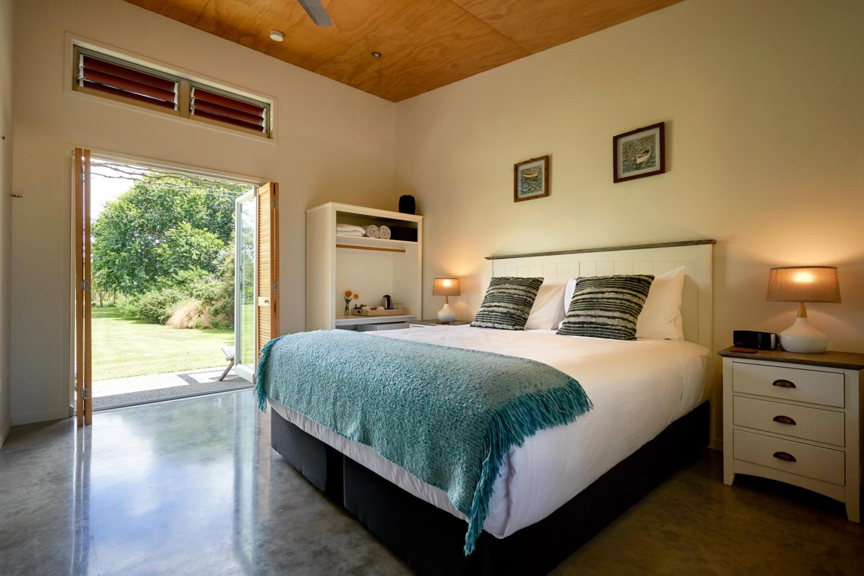 Deluxe Queen Room
