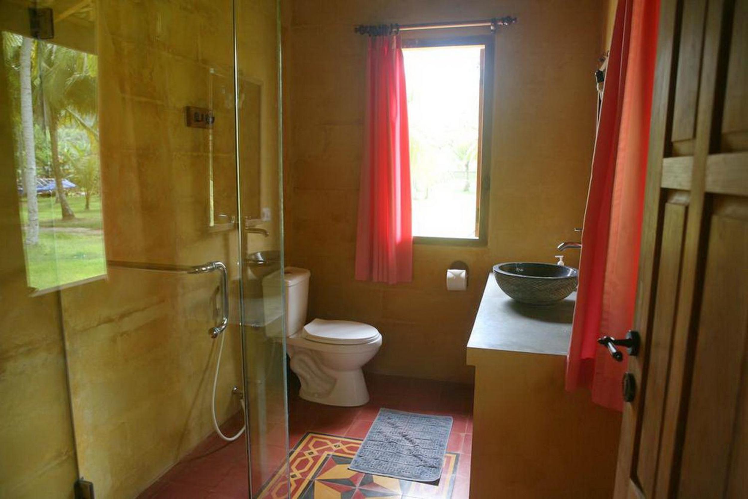 Bungalow with Garden View - Photo 5