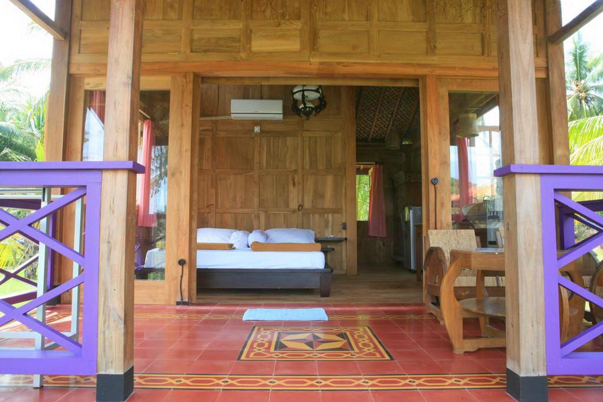 Bungalow with Garden View - Photo 4