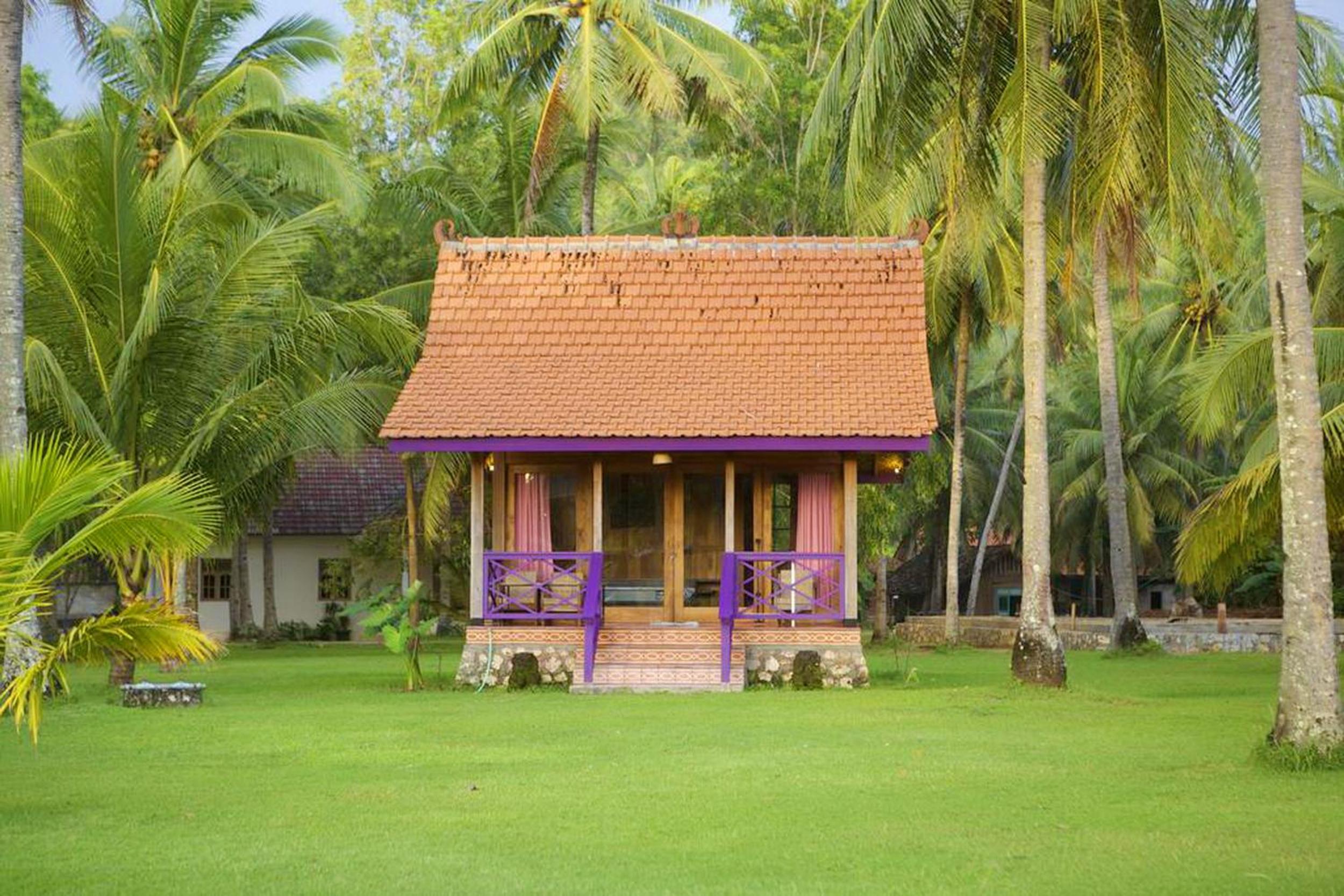 Bungalow with Garden View - Photo 6