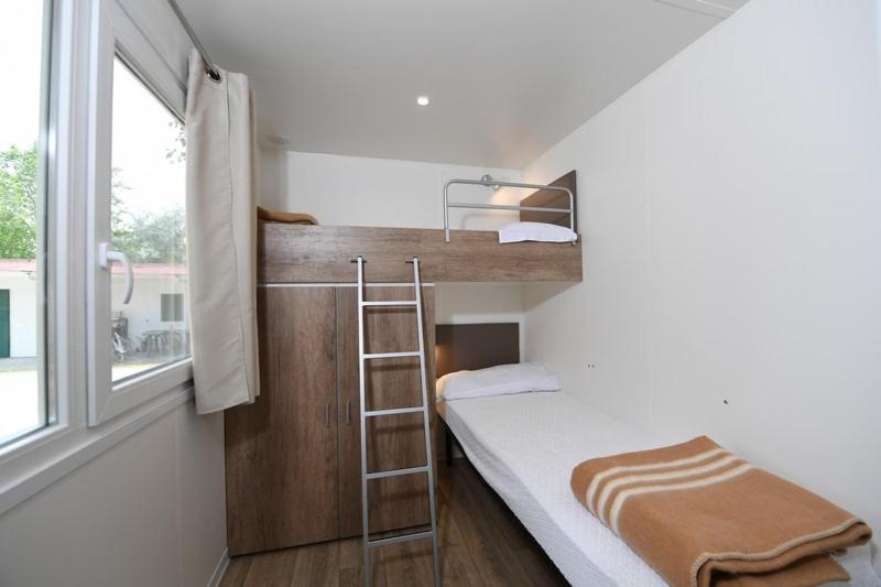 Mobile Home Superior - Towels / Bed linen available for a fee - Pets allowed on request with extra charge