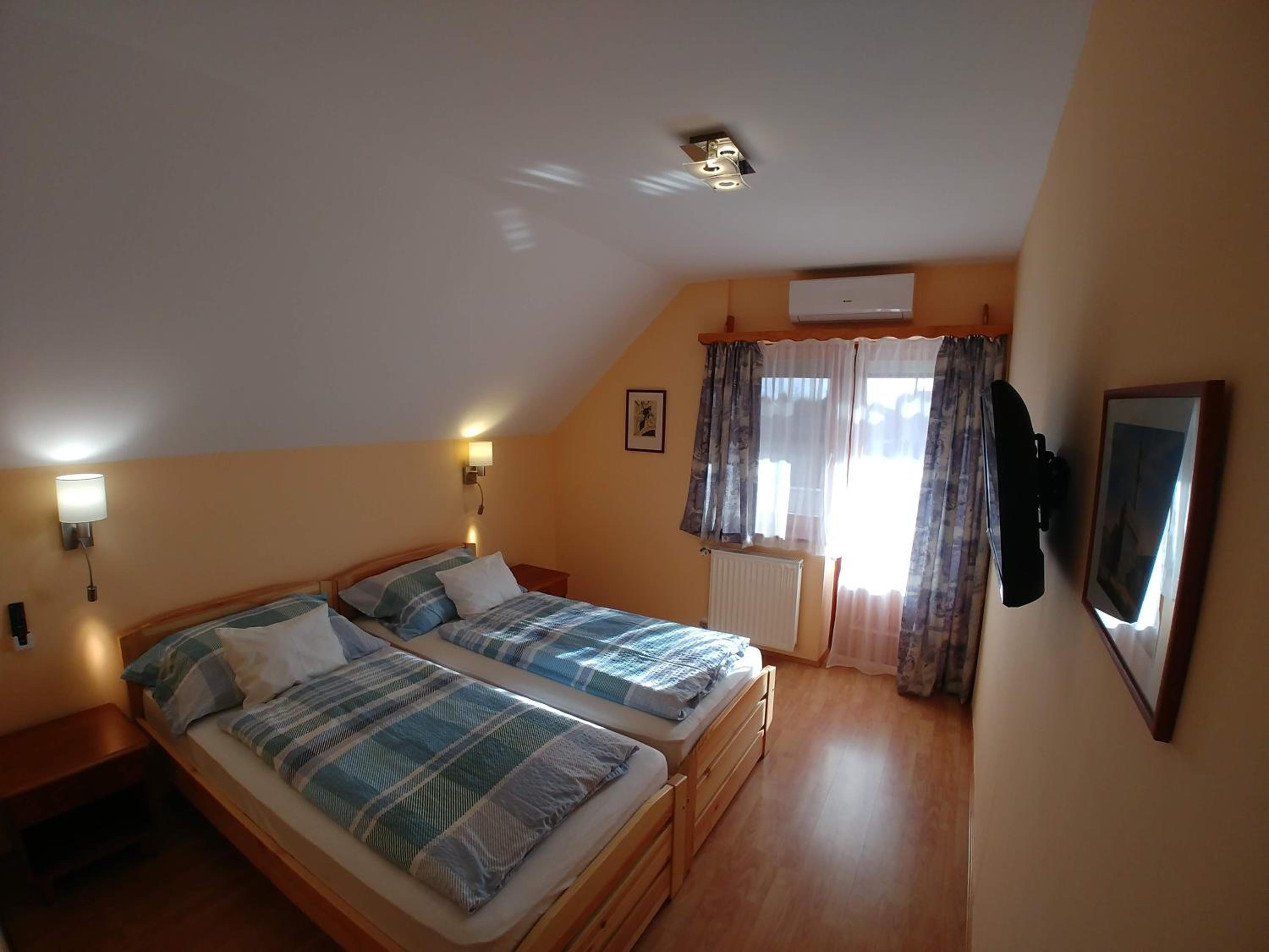 Deluxe Apartment photo 2