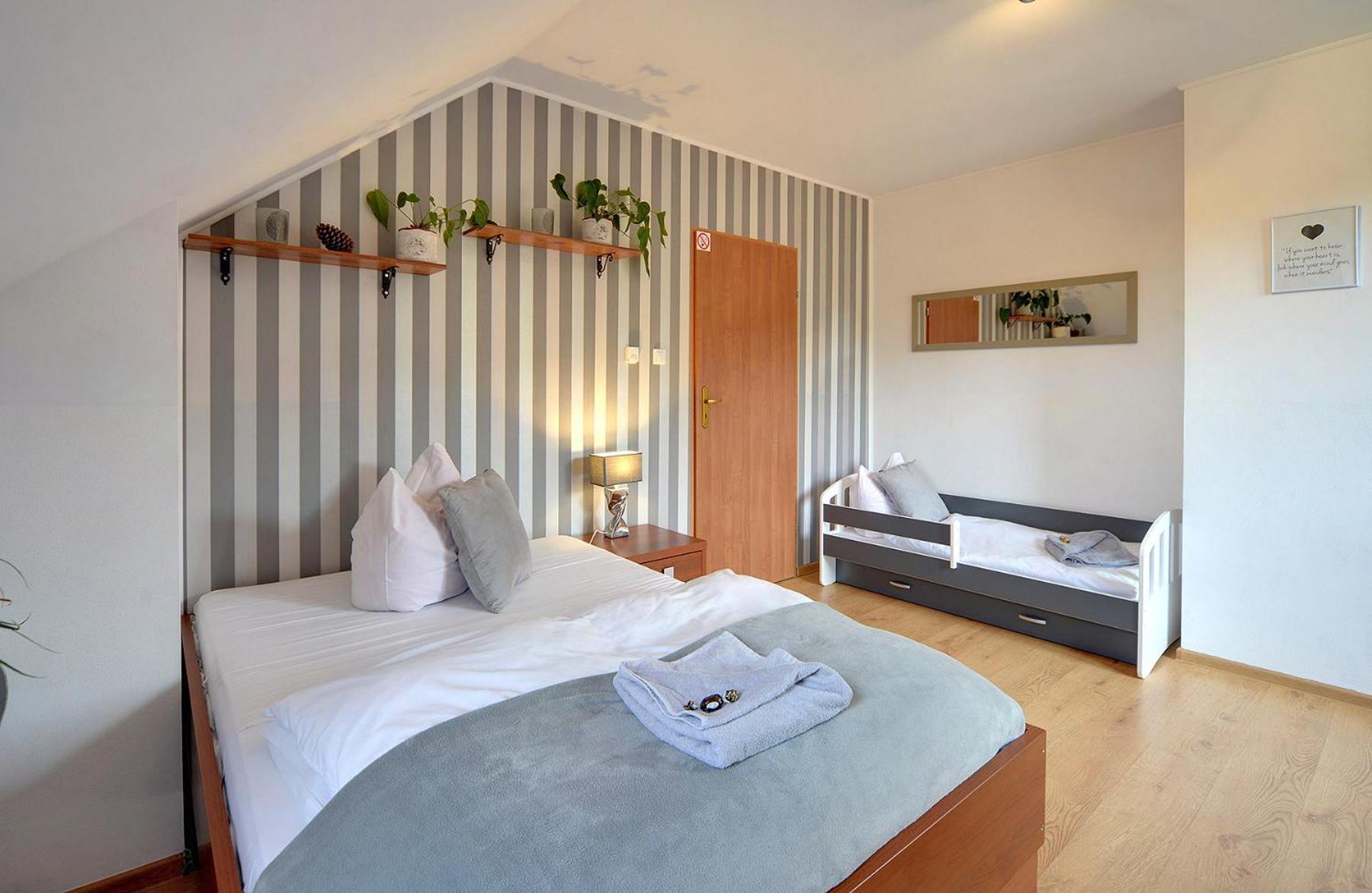 Apartment with Terrace - Photo 10