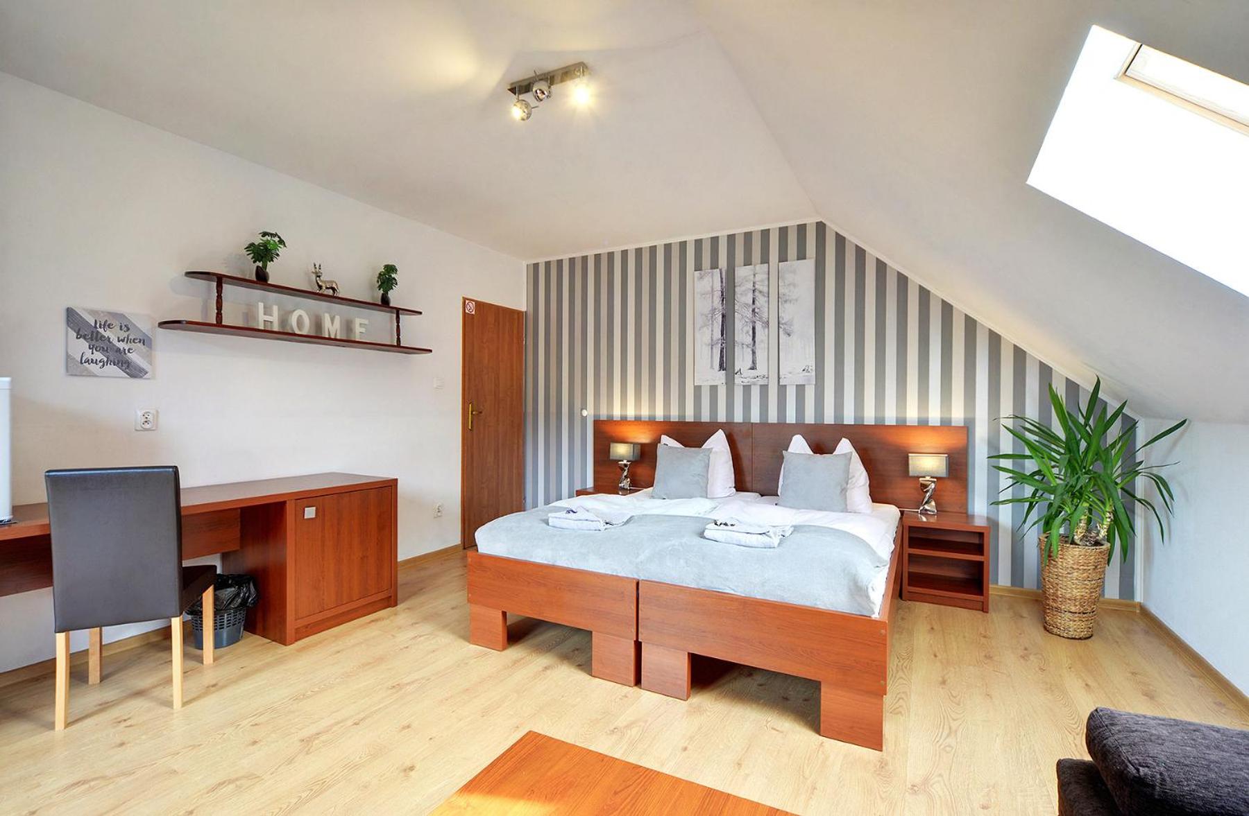 Apartment with Terrace - Photo 8
