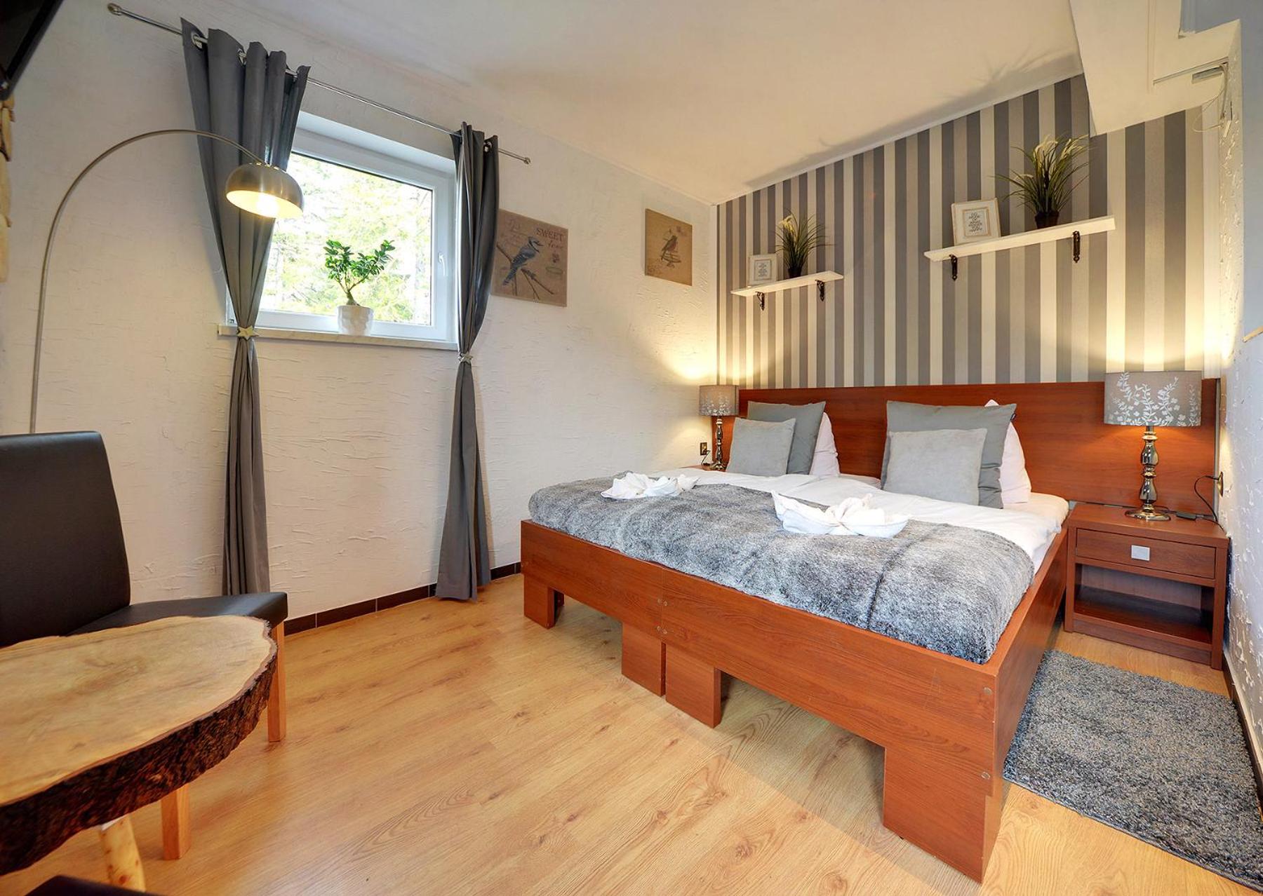 Double Room with Balcony - Photo 7