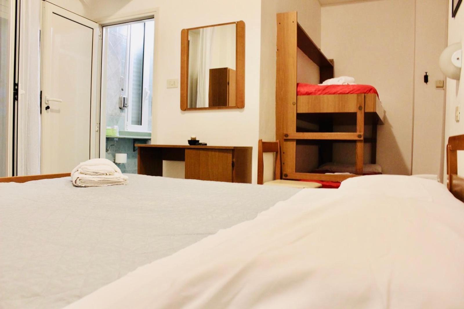 Quadruple Room - Photo 4