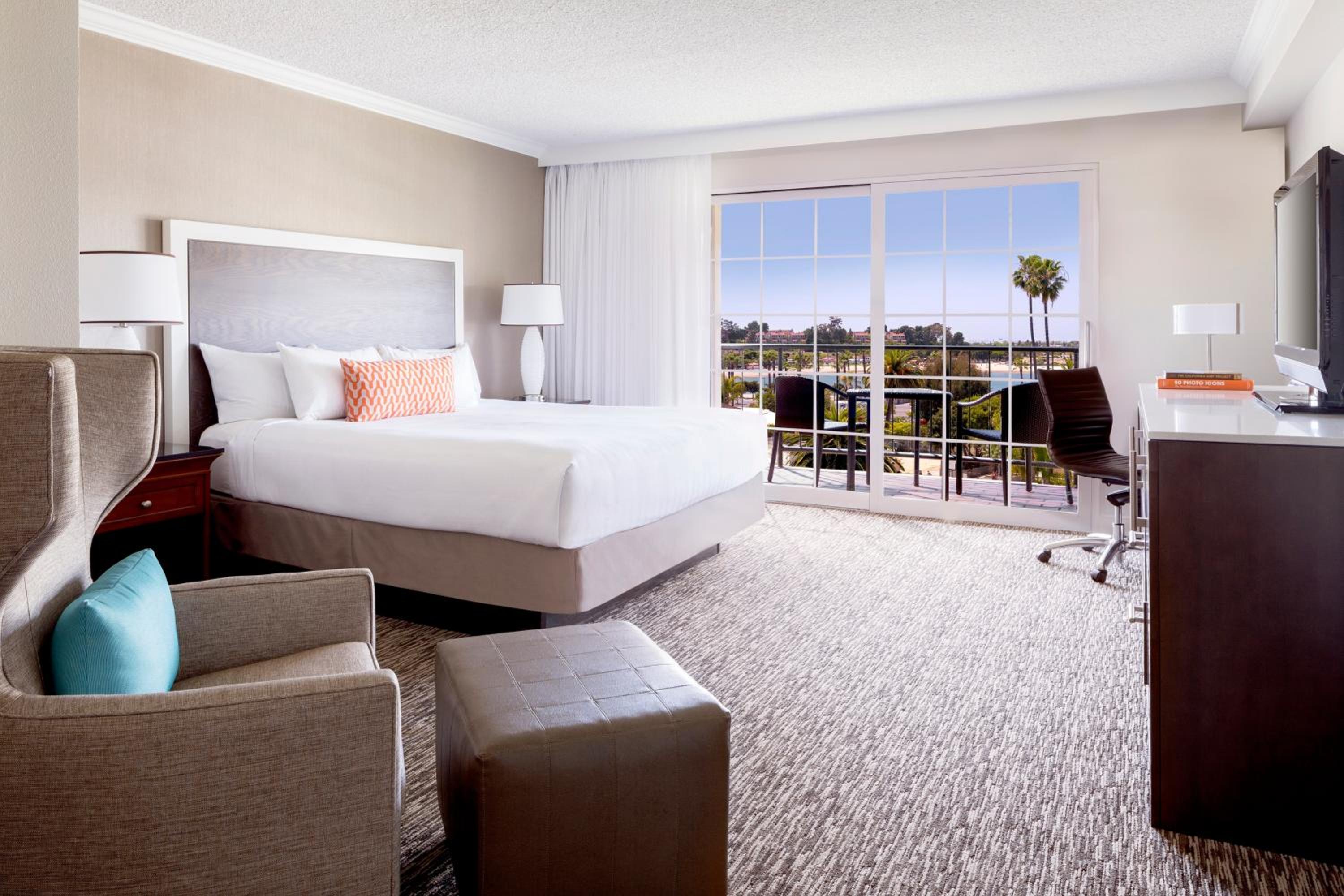 King Room with Balcony - Photo 1