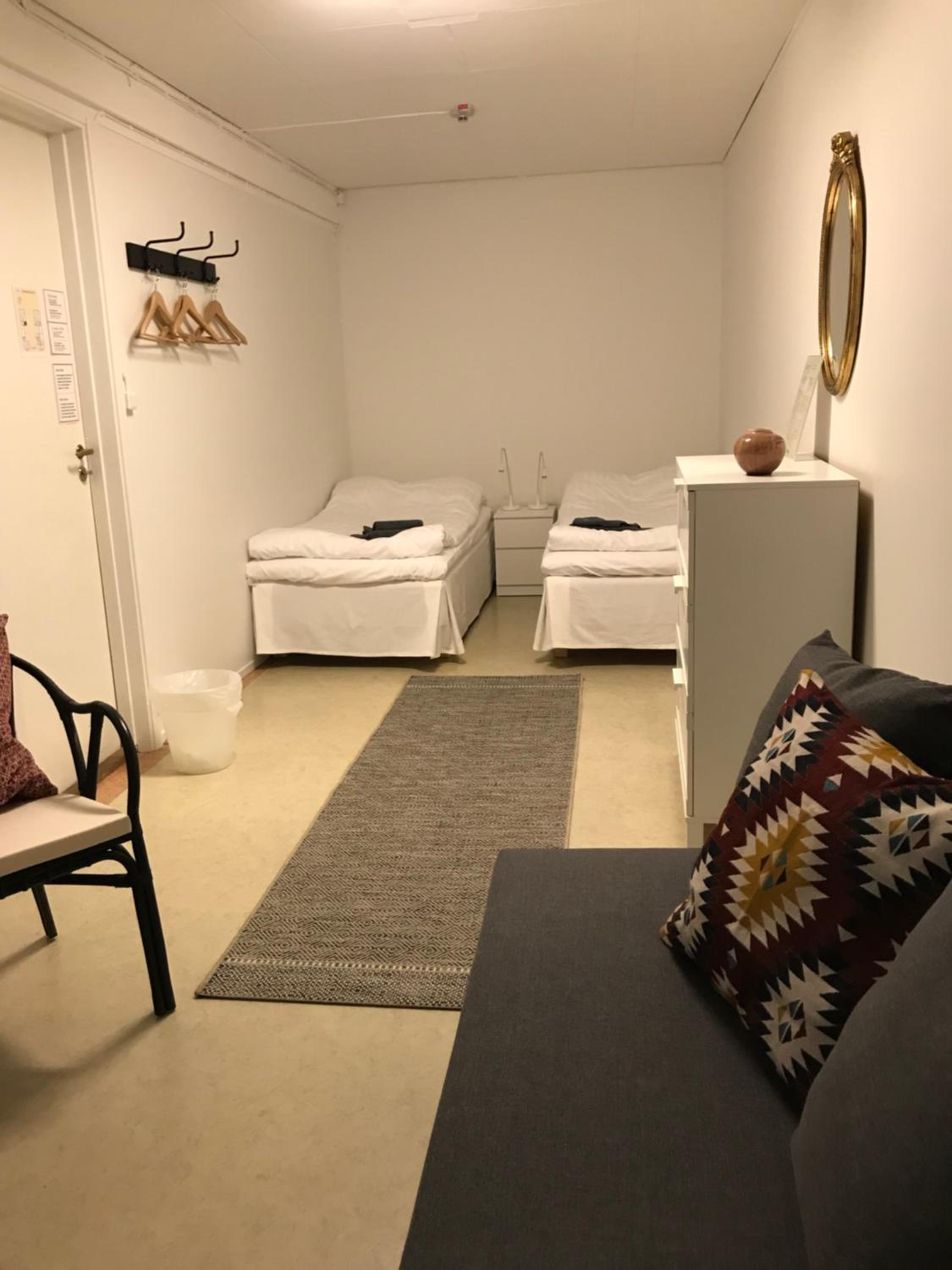 Family Room with Shared Bathroom (2 Adults + 2 Children) photo 2