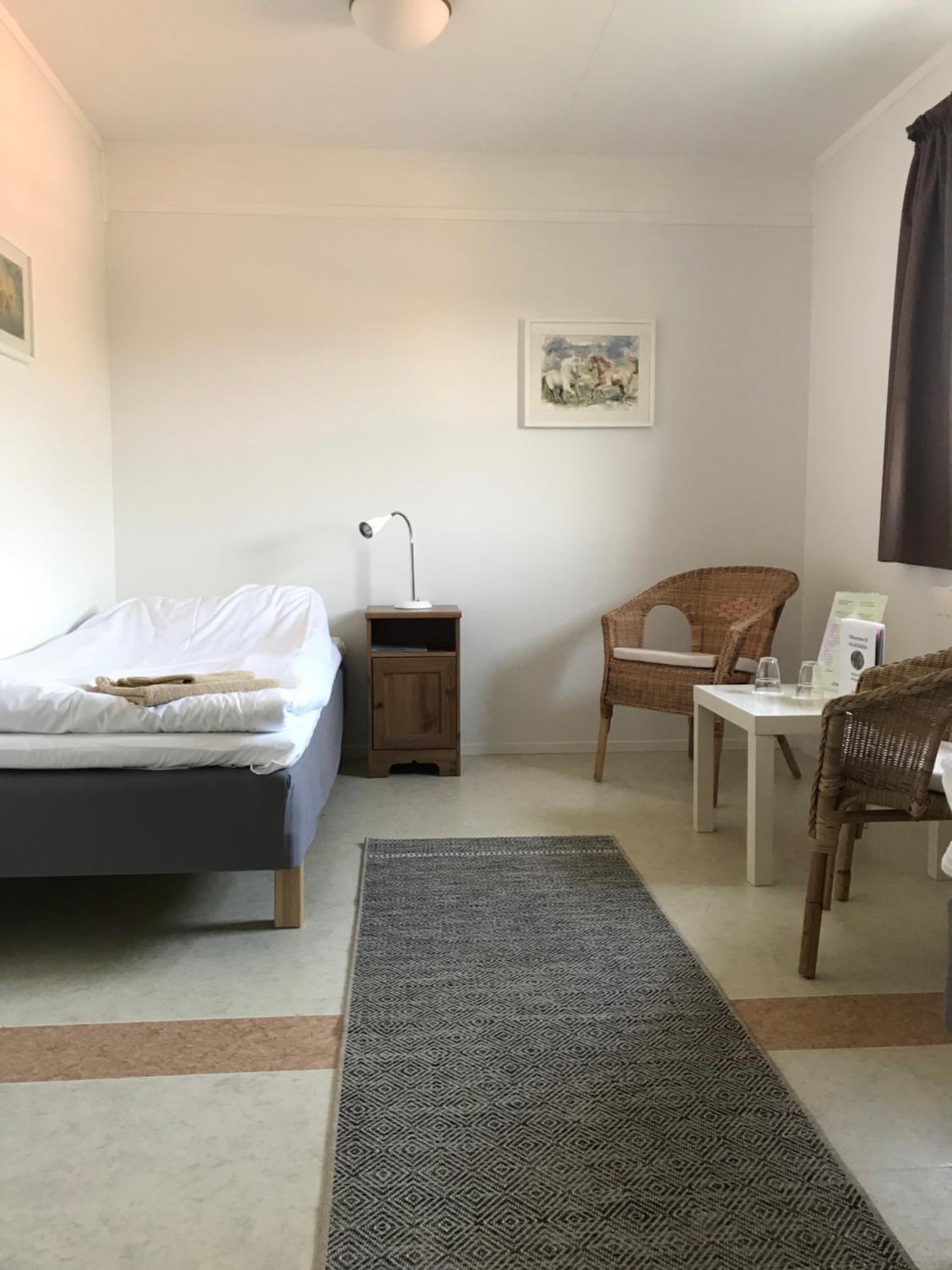 Standard Twin Room with Shared Bathroom photo 1