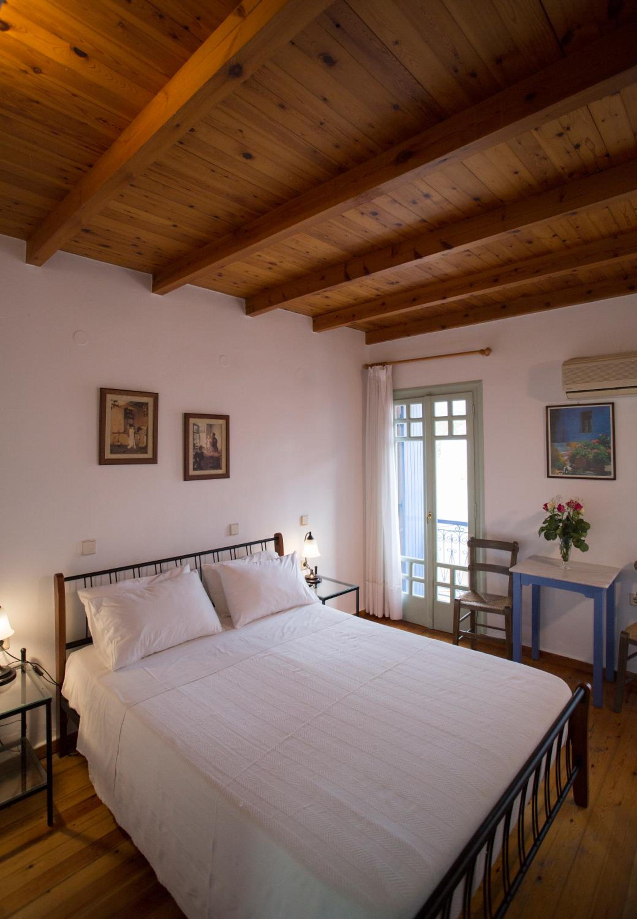 Standard Double Room thumbnail 5