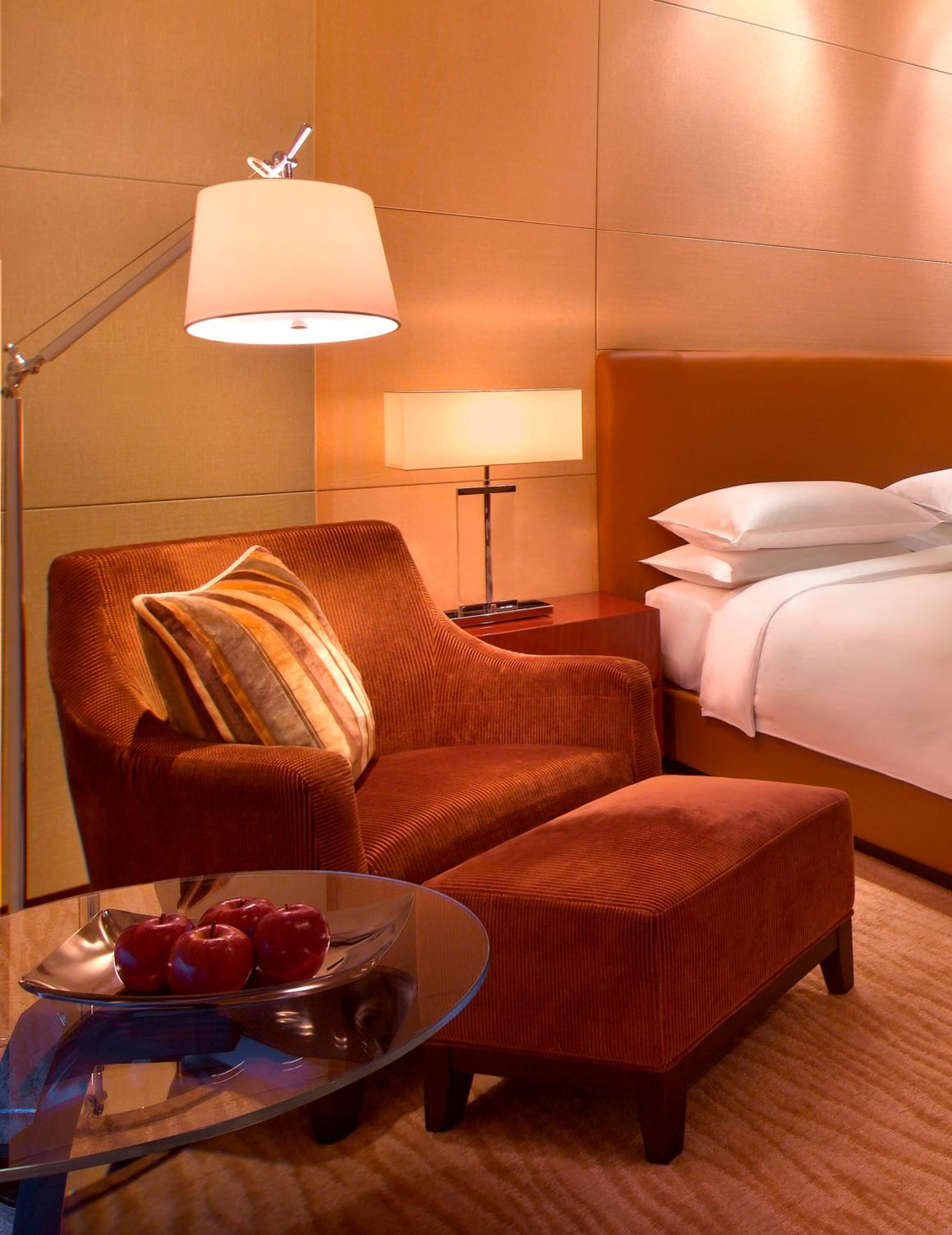 King Room with Club Access - Photo 1