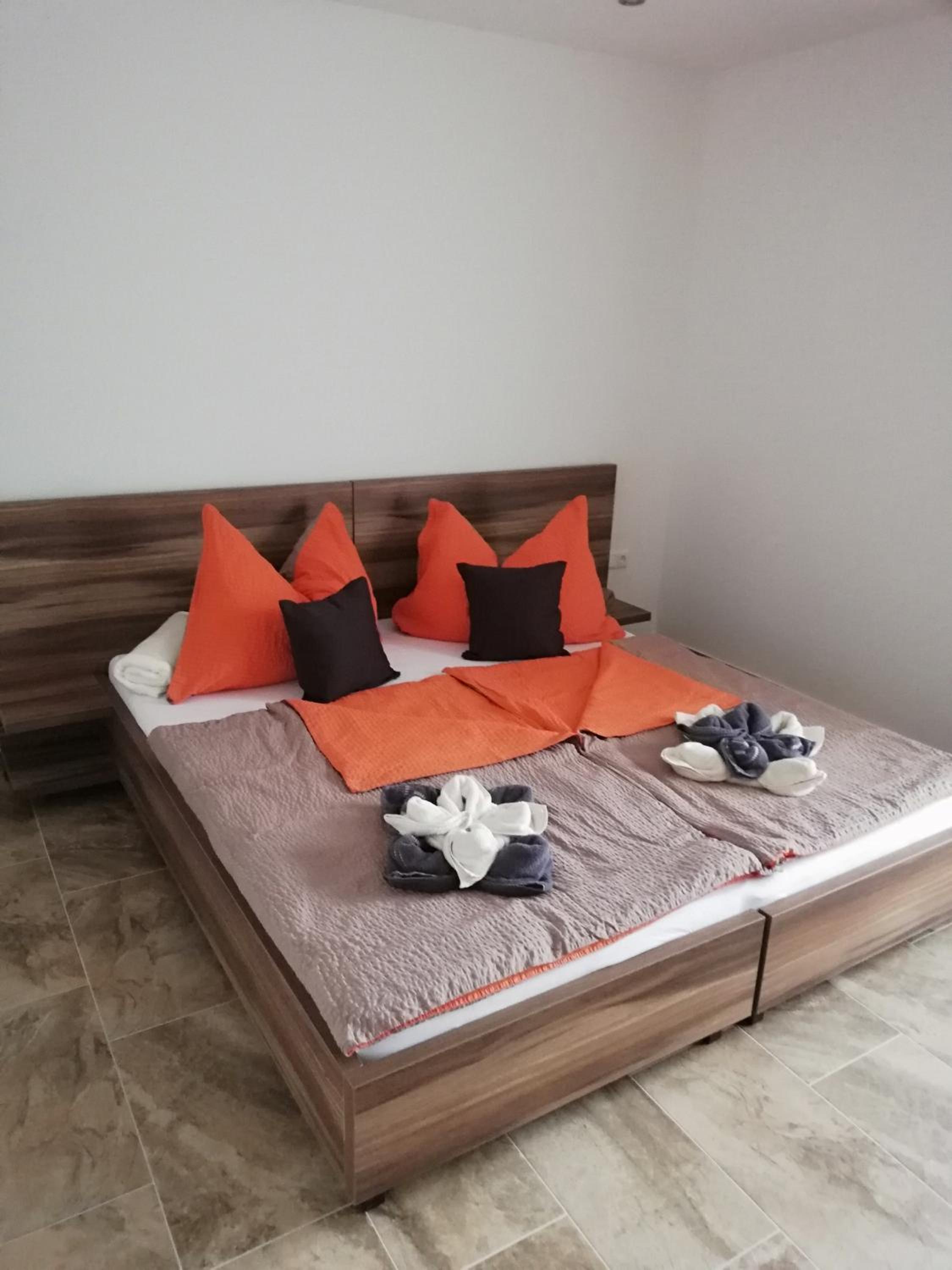 Deluxe Double Room with Shower photo 3